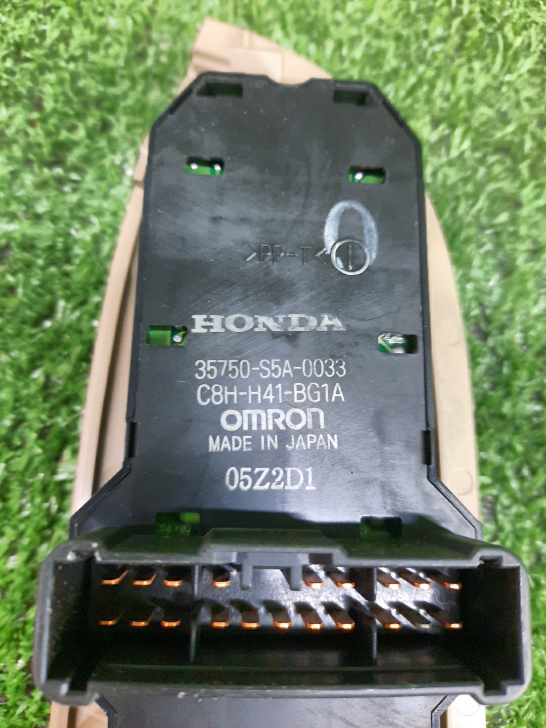 Блок управления стеклами правый передний HONDA CIVIC FERIO ES3 35750-S5A-0033 3 ракурс