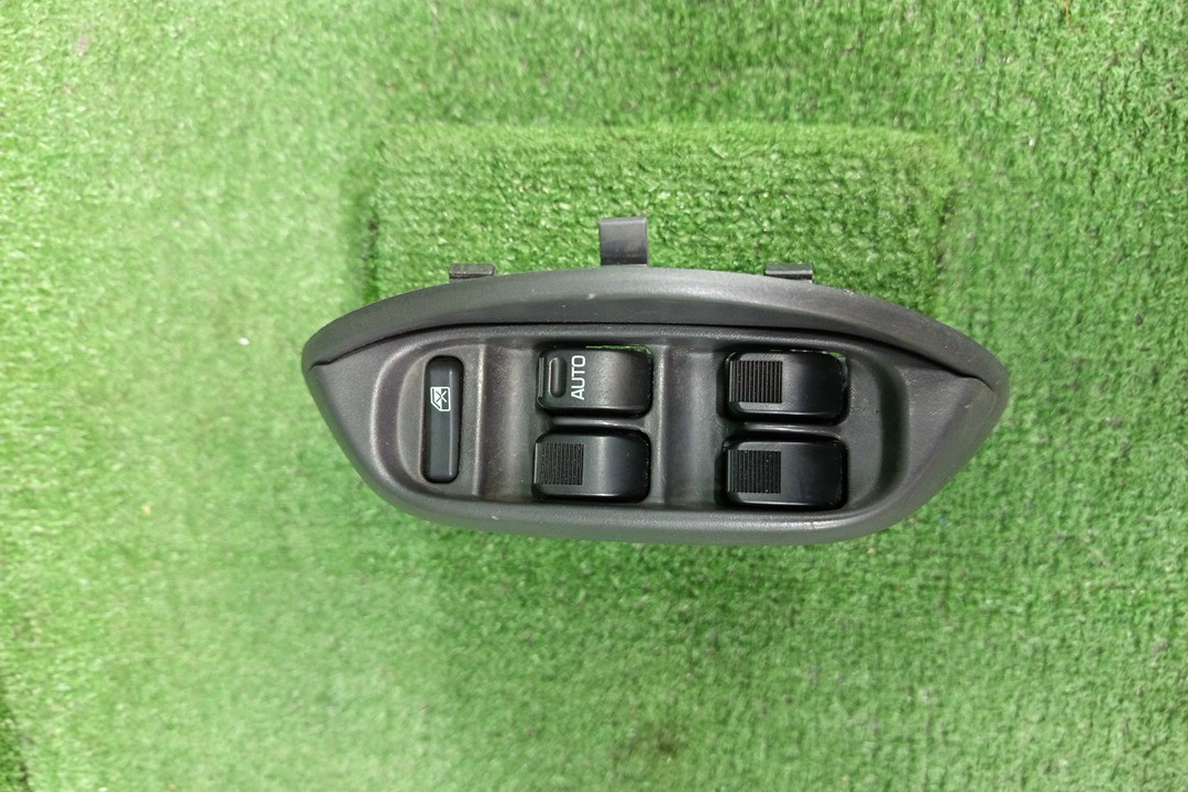 Блок управления стеклами правый передний TOYOTA CAMI J122E 1 ракурс