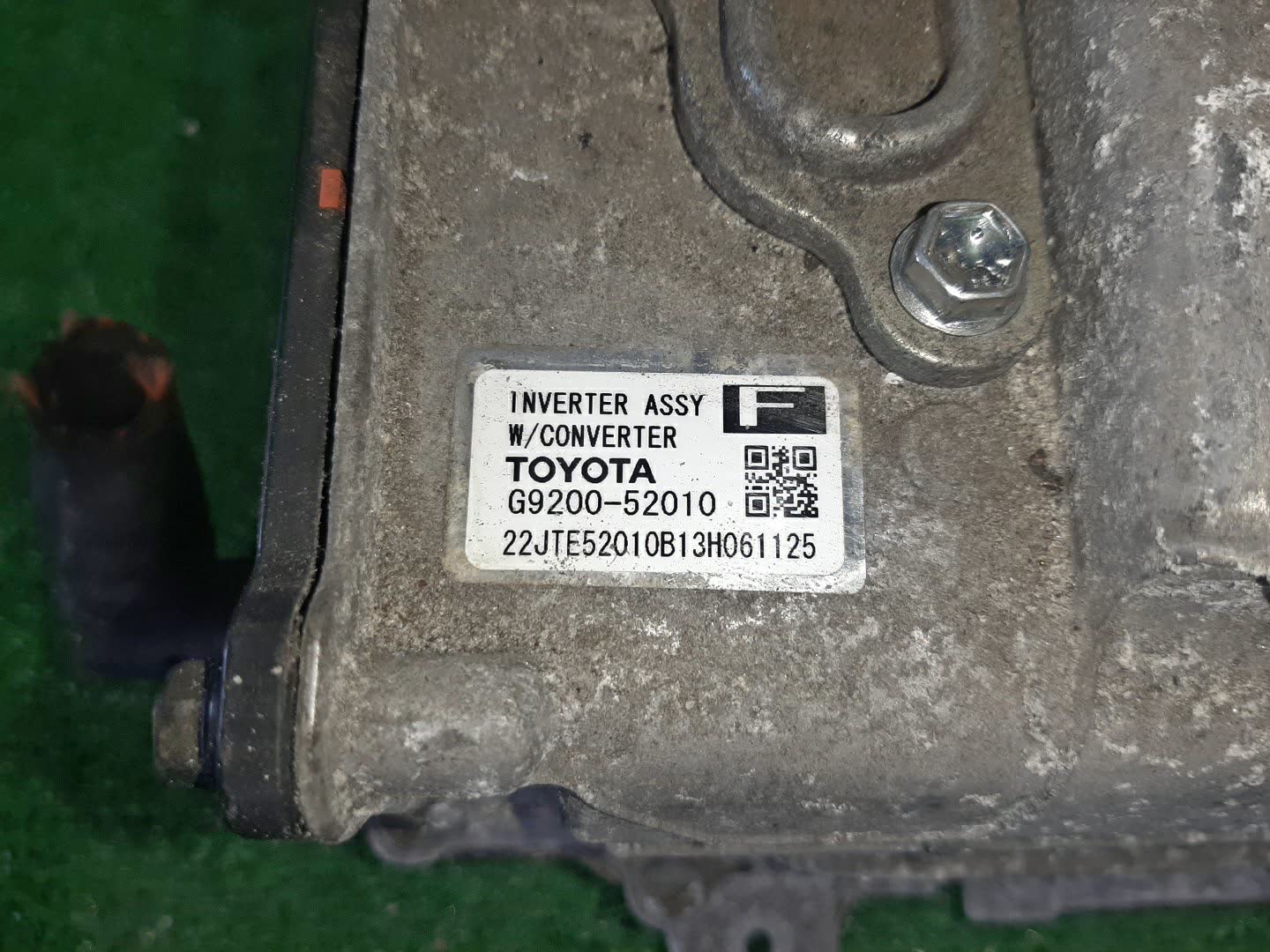 Инвертор TOYOTA AQUA NHP10 1NZ-FXE G9200-52010 2 ракурс