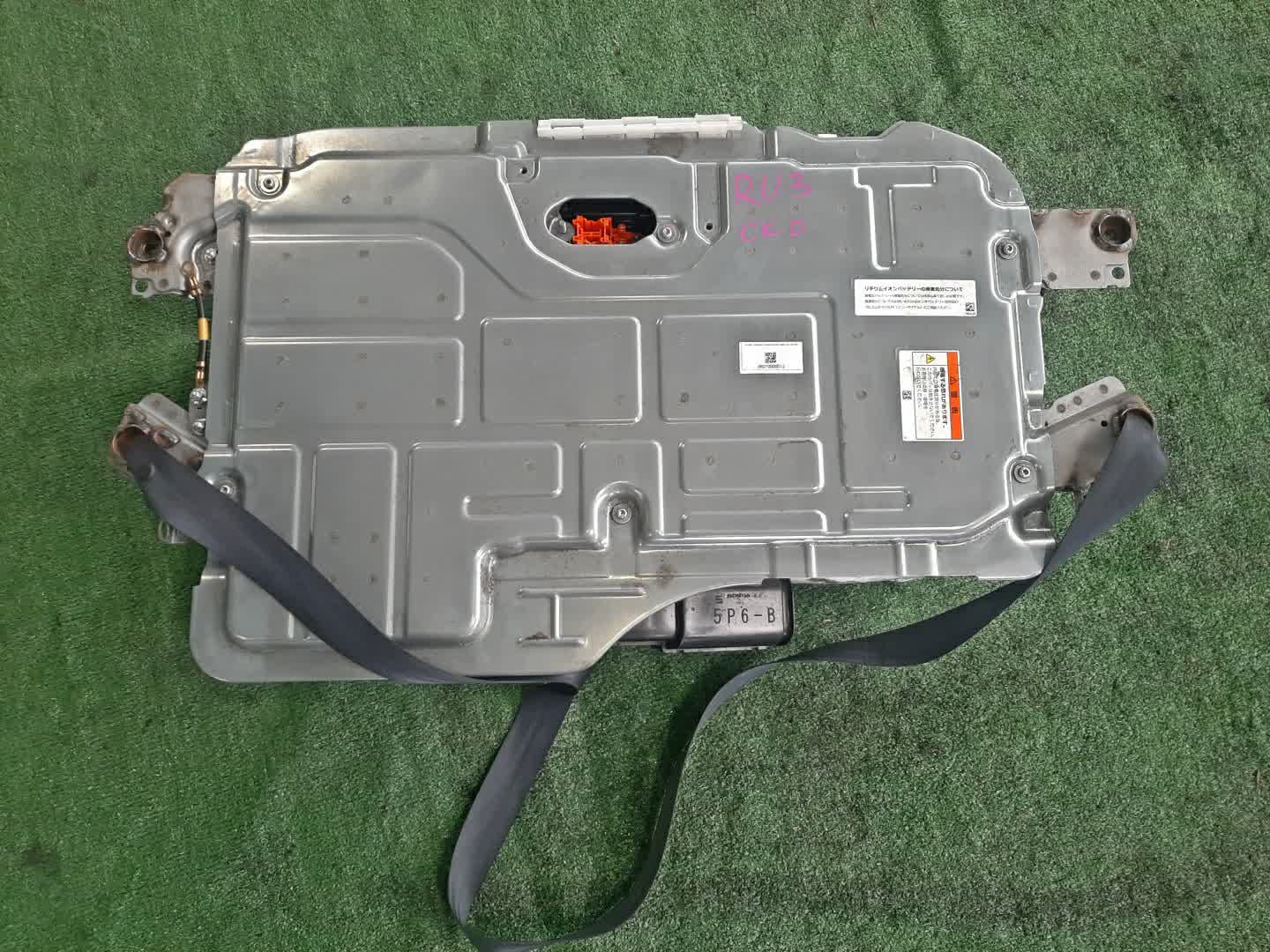 Батарея гибридной установки HONDA VEZEL RU3 LEB 1E100-5JL-0032 1 ракурс