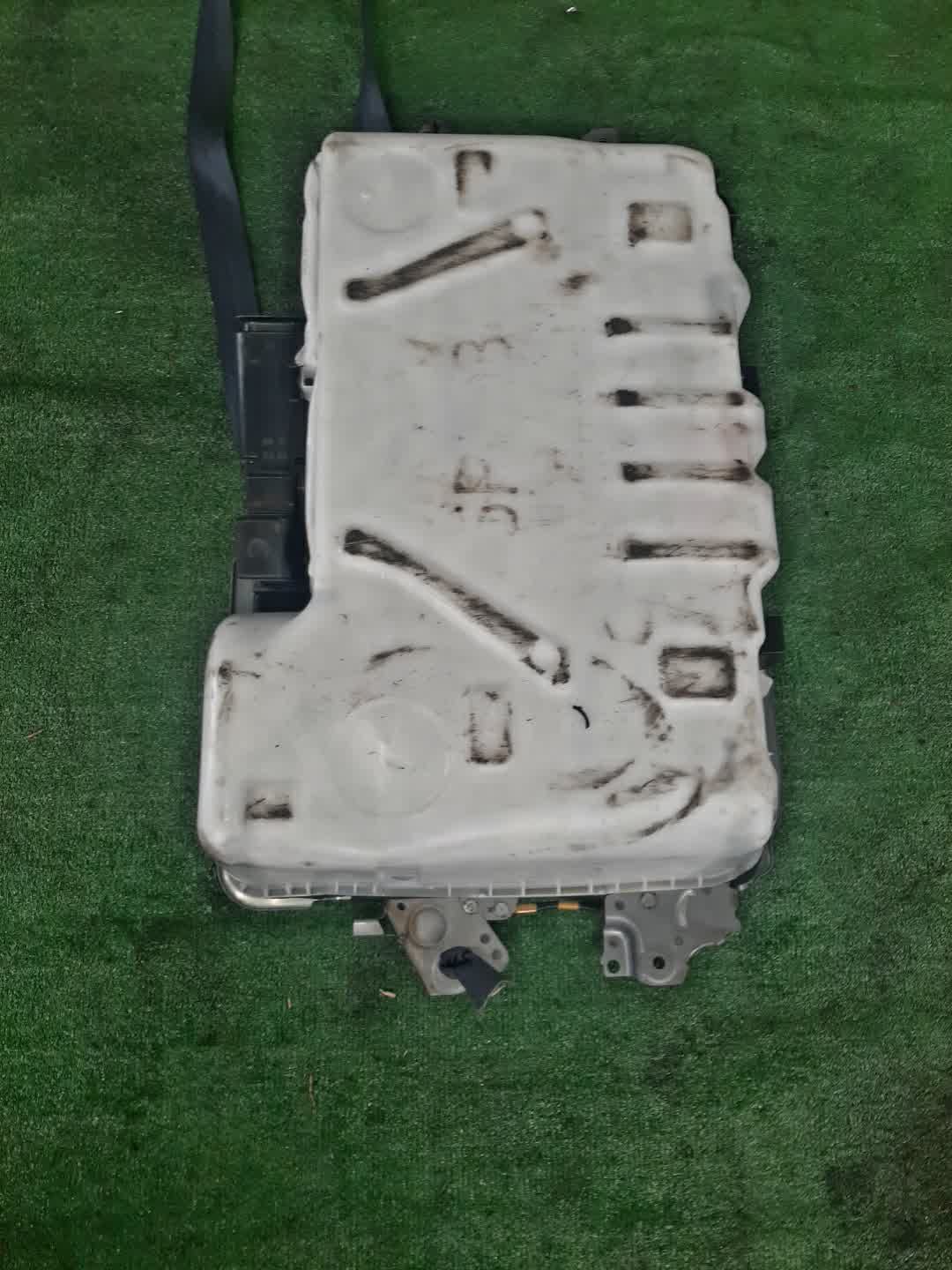 Батарея гибридной установки HONDA VEZEL RU3 LEB 1E100-5JL-0032 2 ракурс
