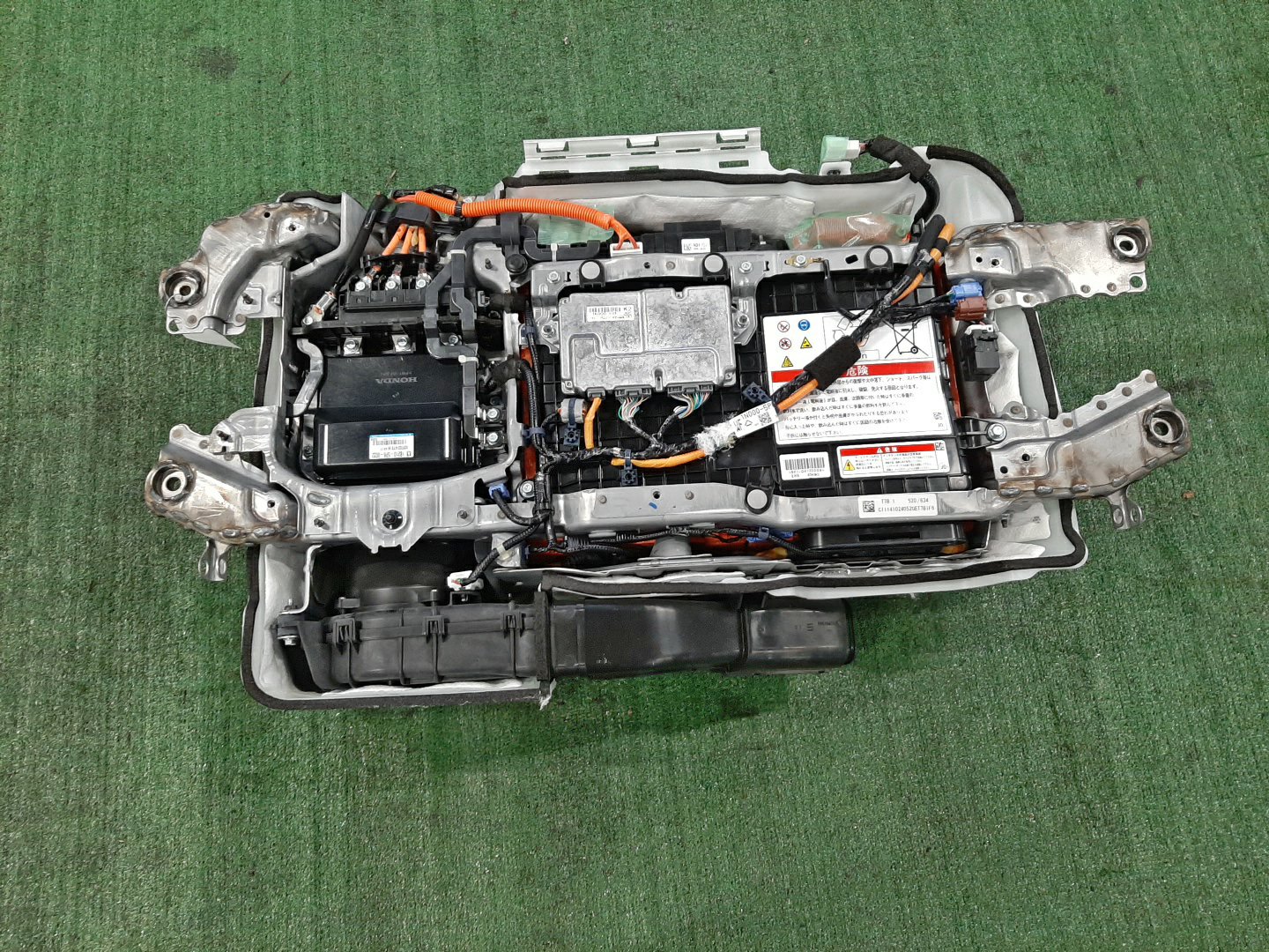 Батарея гибридной установки HONDA VEZEL RU3 LEB 1K000-51E-J05 2 ракурс
