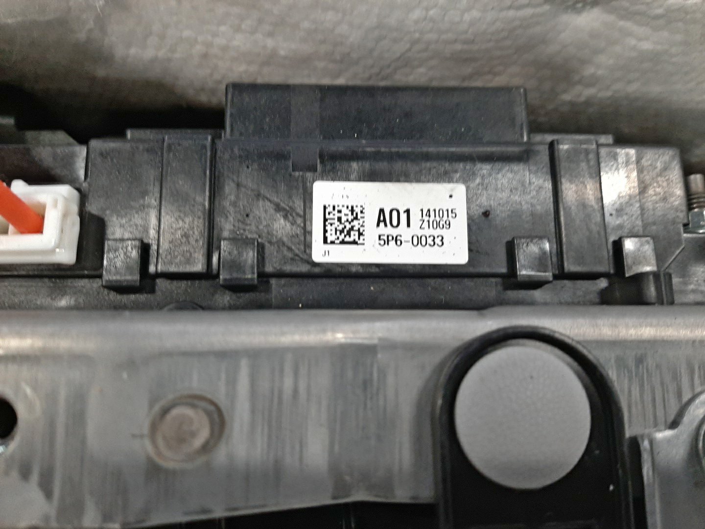 Батарея гибридной установки HONDA VEZEL RU3 LEB 1K000-51E-J05 5 ракурс