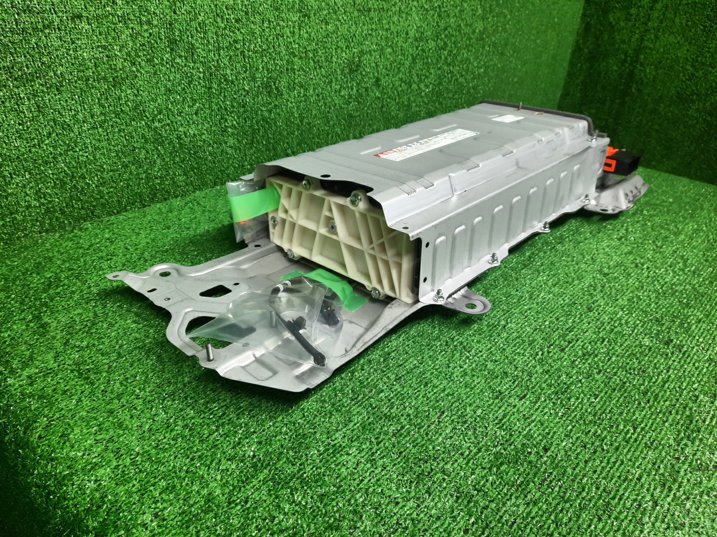 Батарея гибридной установки TOYOTA NOAH ZWR80G G9510-28030 3 ракурс
