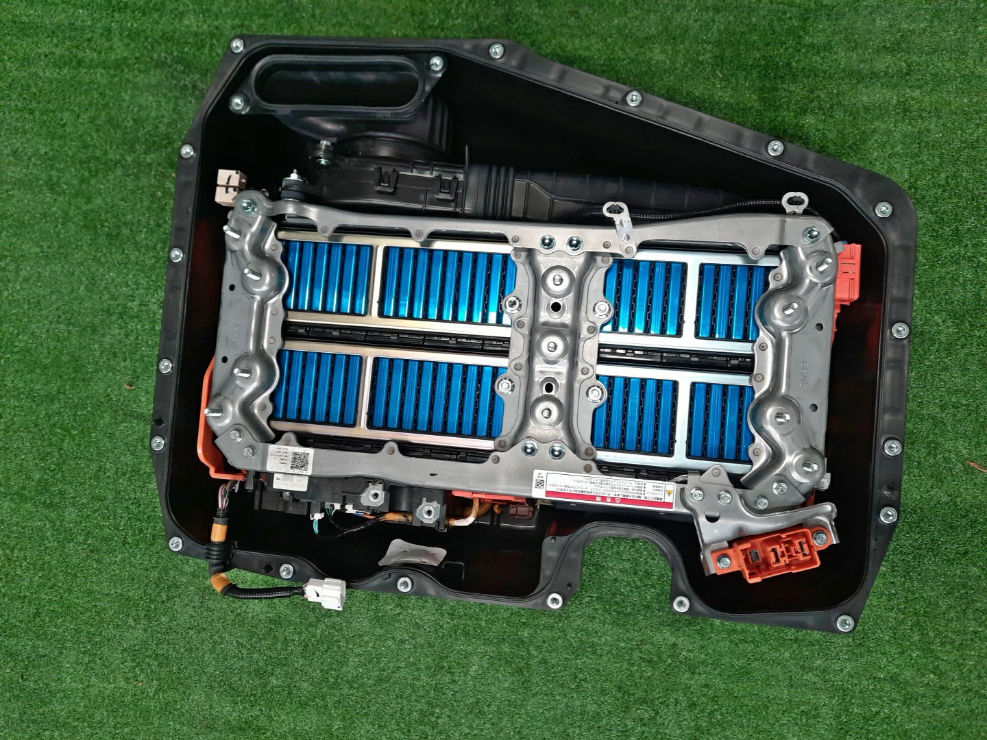 Батарея гибридной установки HONDA VEZEL RV5 LEC 1E100-6Y0-0031 1 ракурс