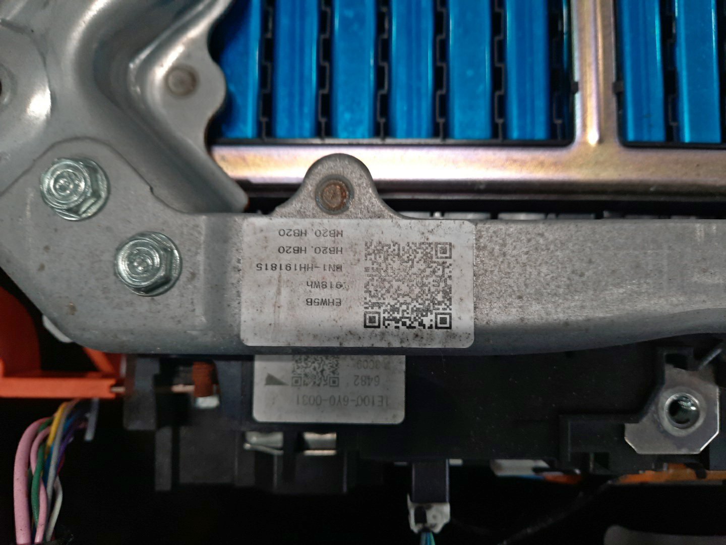 Батарея гибридной установки HONDA VEZEL RV5 LEC 1E100-6Y0-0031 3 ракурс