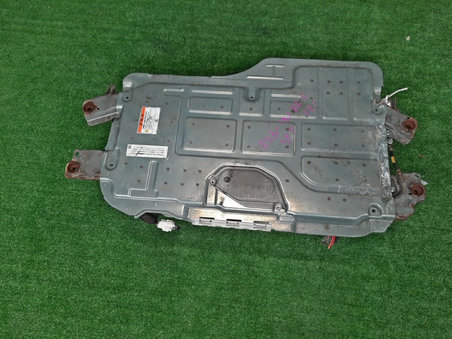 Батарея гибридной установки HONDA VEZEL RU3 LEB 1E100-5JL-0032 1 ракурс
