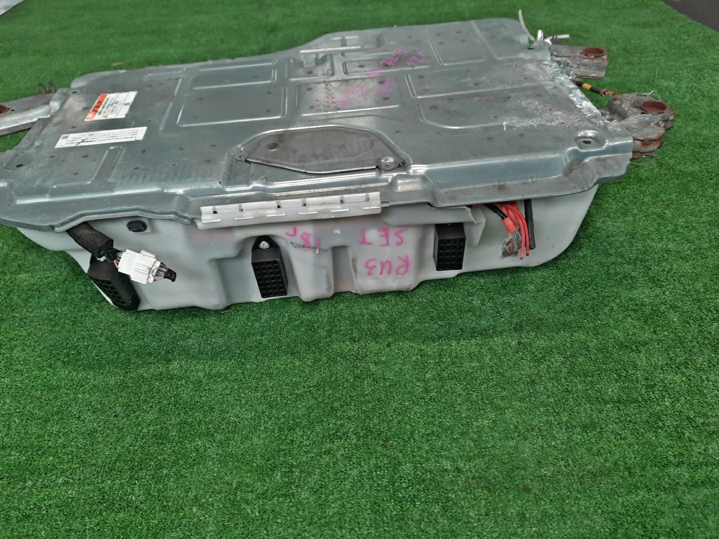 Батарея гибридной установки HONDA VEZEL RU3 LEB 1E100-5JL-0032 2 ракурс