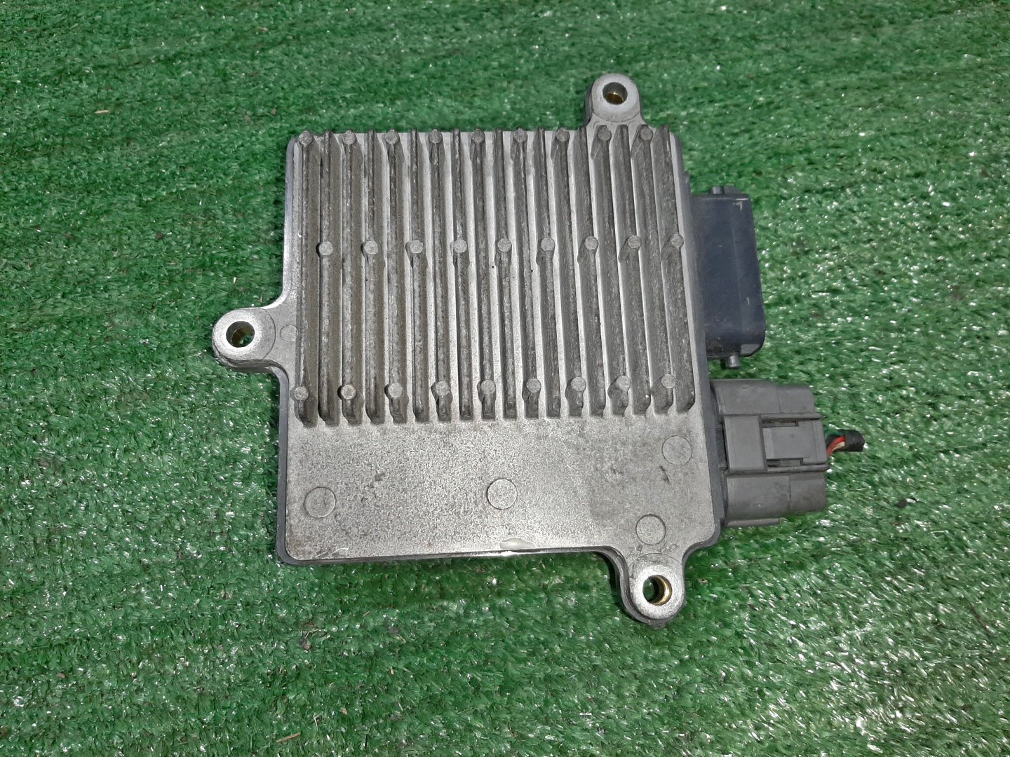 Блок управления инжекторами NISSAN BLUEBIRD QU14 22710-6J900 2 ракурс