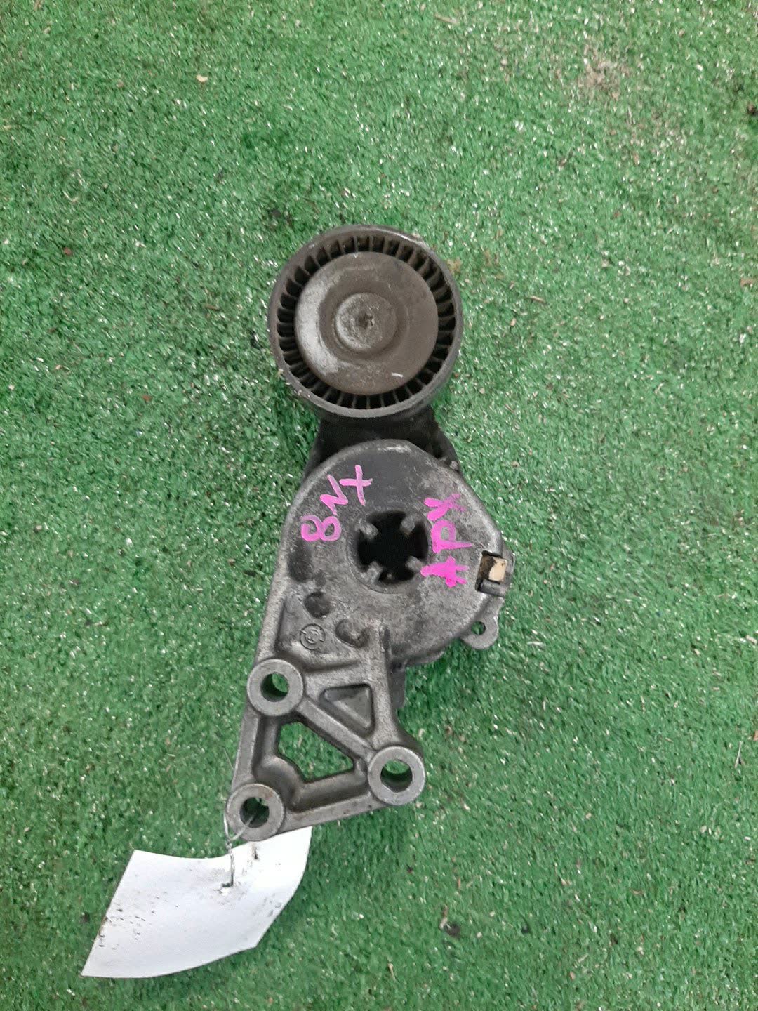 Ролик натяжной AUDI TT 8N3 APX 06A 903 315E 1 ракурс