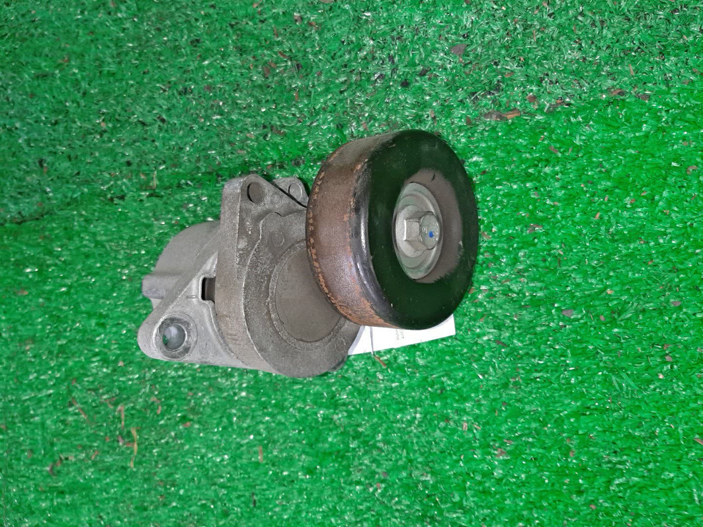 Ролик натяжной NISSAN TEANA TNJ32 QR25DE 2 ракурс