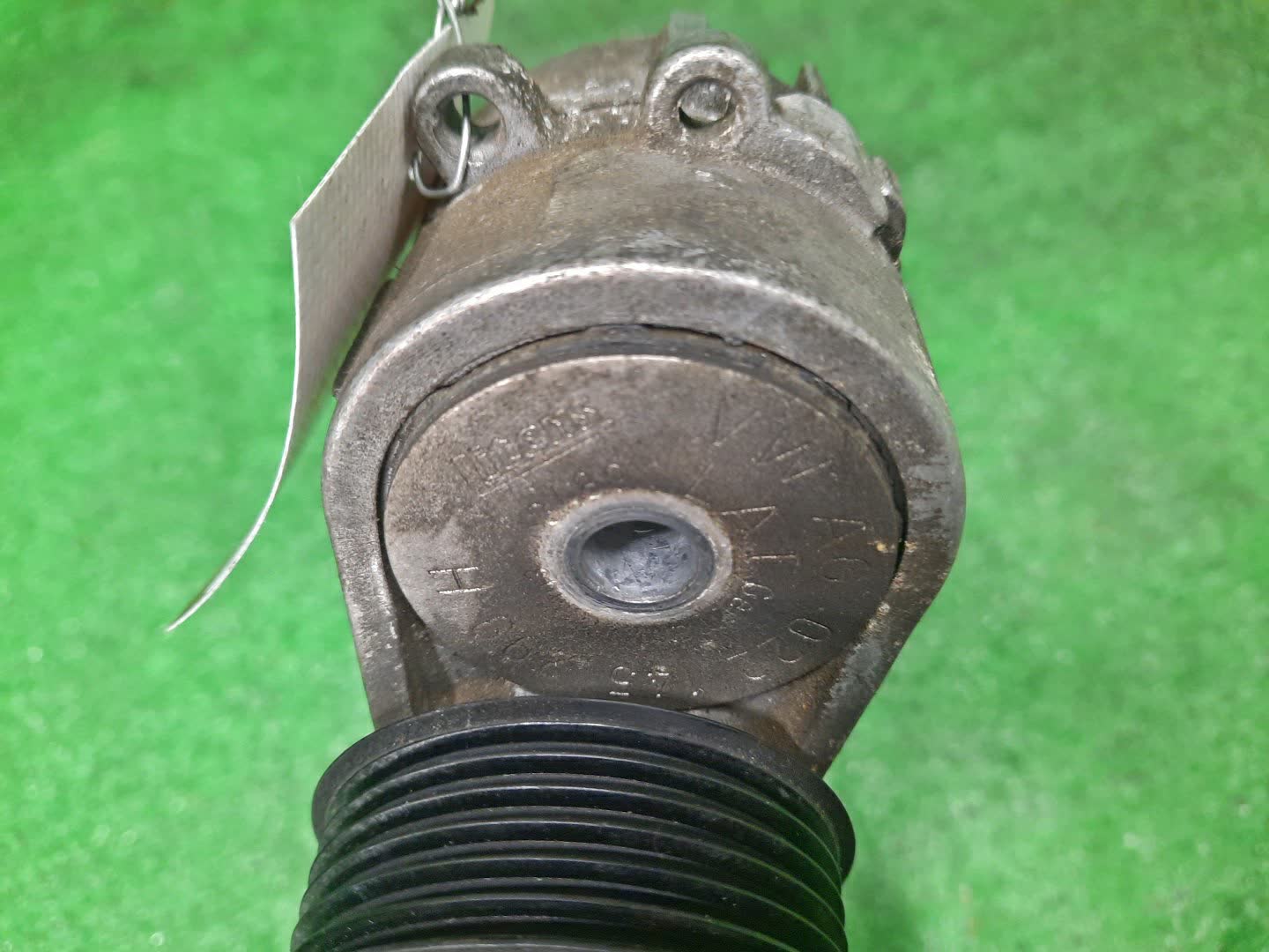Ролик натяжной AUDI TT 8J3 BUB 2 ракурс