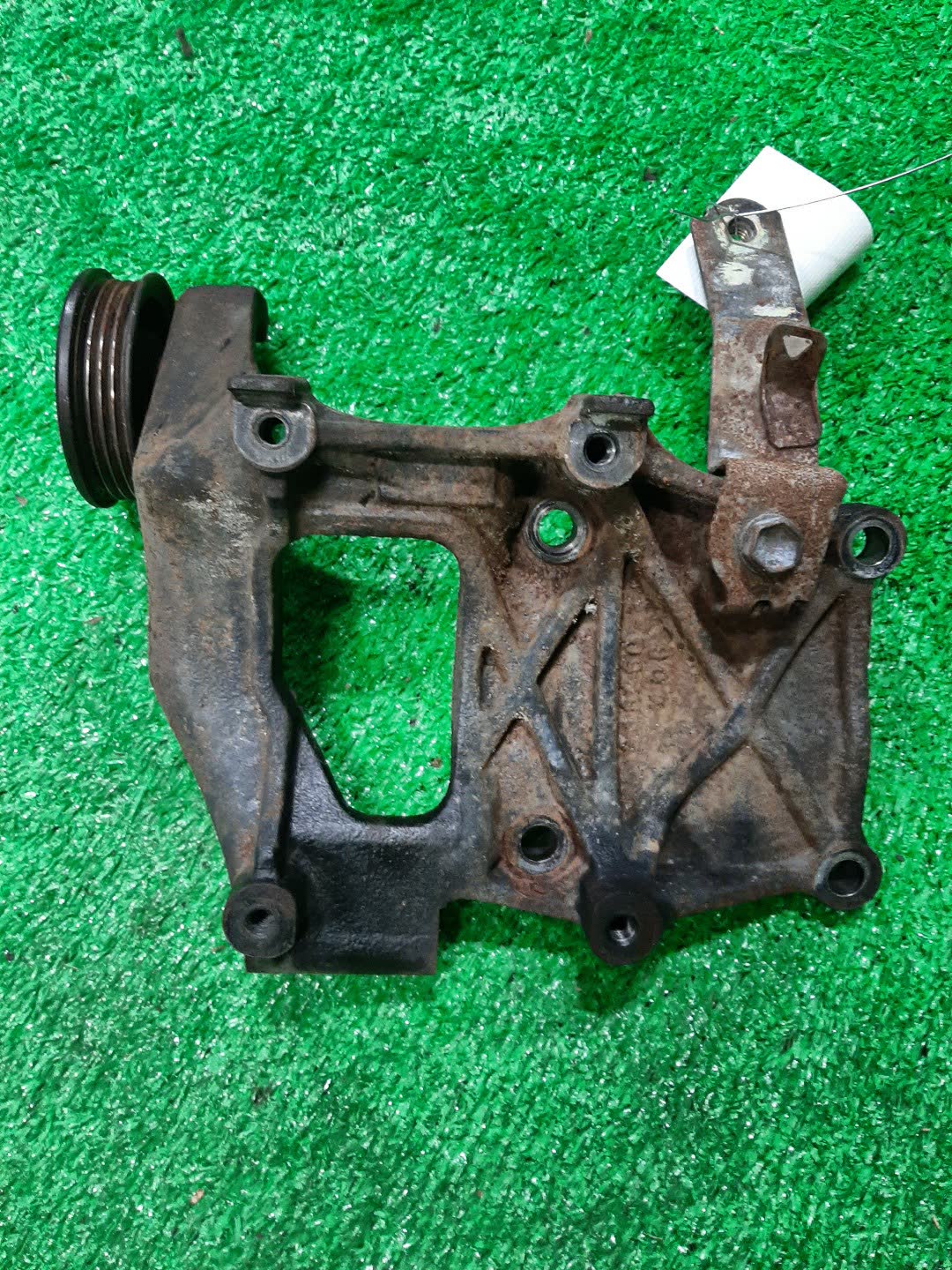 Ролик натяжной TOYOTA GRANVIA VCH10W 5VZ-FE 2 ракурс
