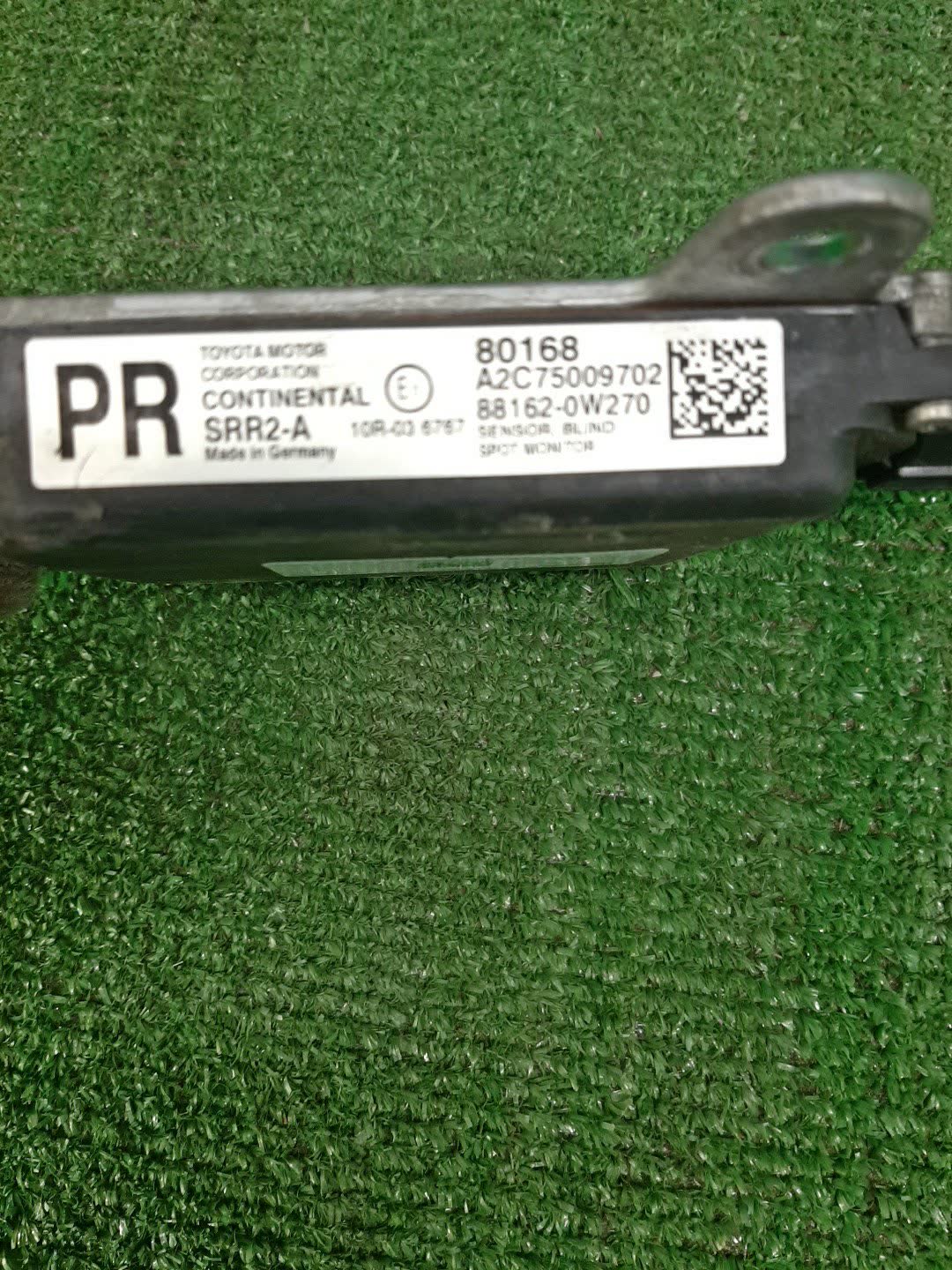 Радар-детектор TOYOTA PRIUS ZVW55 881620W270 2 ракурс