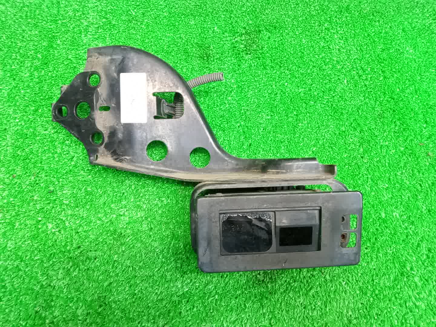 Радар-детектор TOYOTA CROWN MAJESTA UZS186 88210-30050 1 ракурс