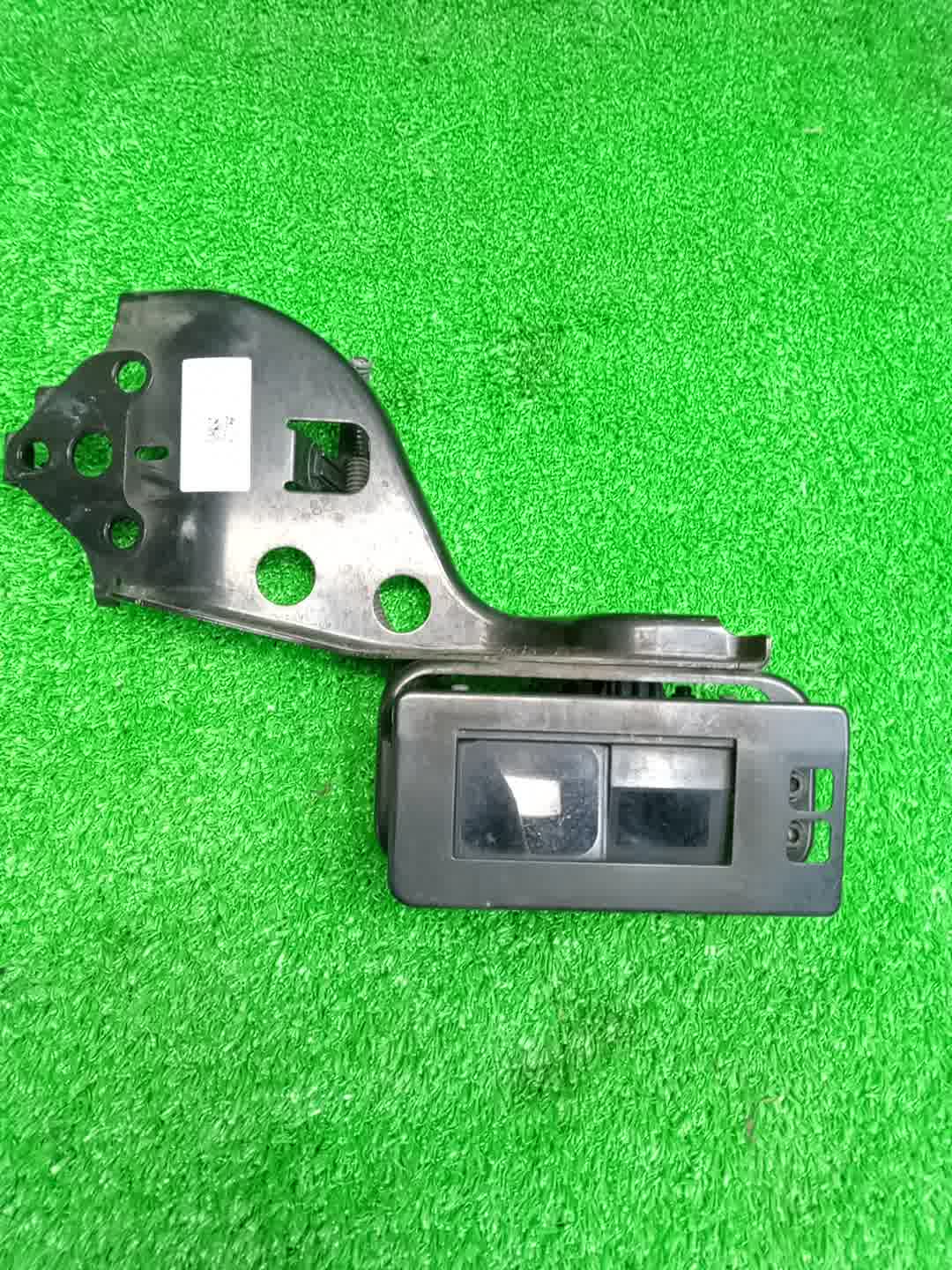 Радар-детектор TOYOTA CROWN MAJESTA UZS186 88210-30050 1 ракурс