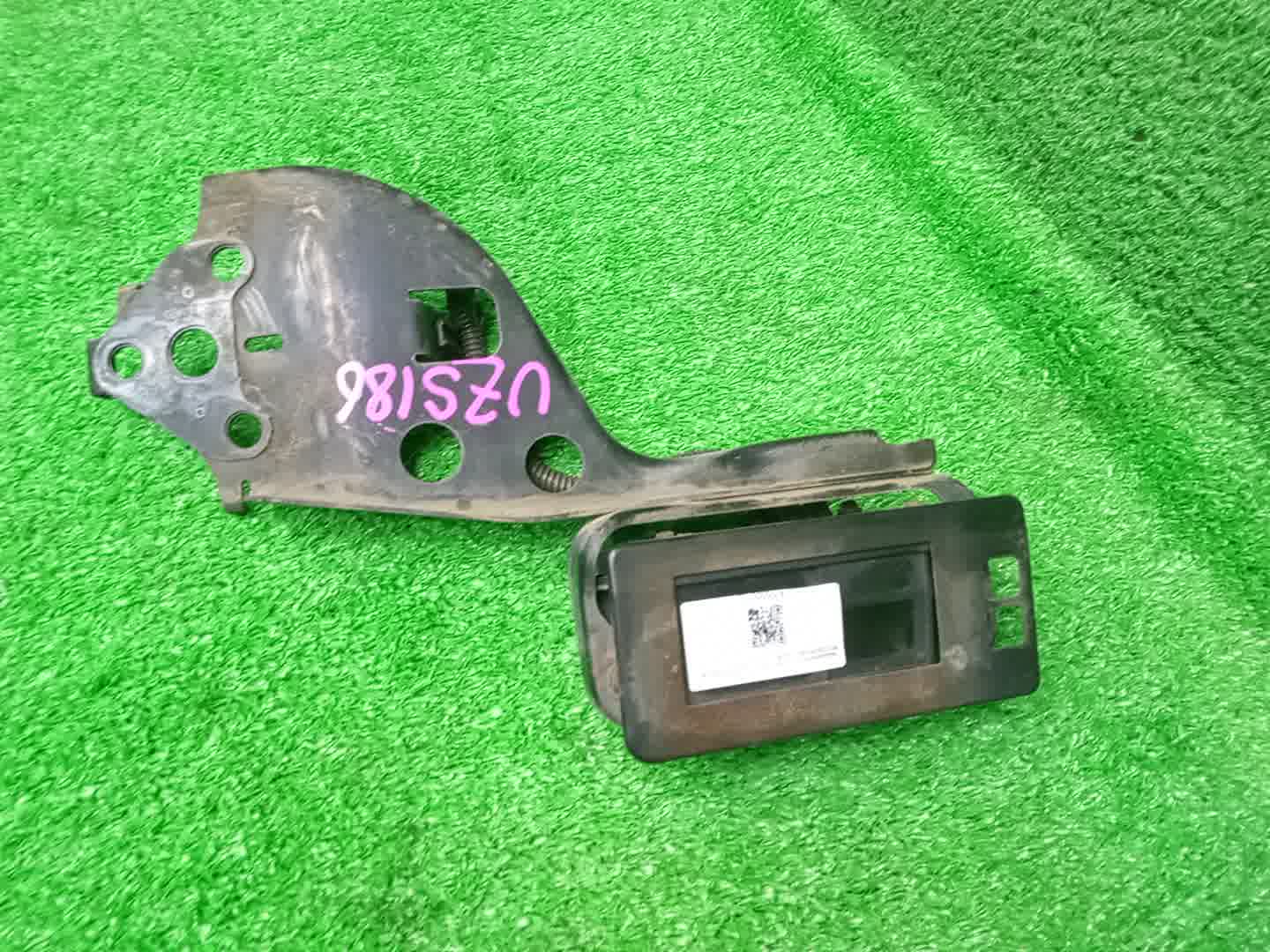 Радар-детектор TOYOTA CROWN MAJESTA UZS186 88210-30050 1 ракурс