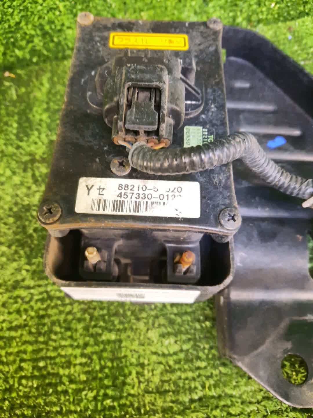Радар-детектор TOYOTA CELSIOR UCF30 88210-50020 2 ракурс