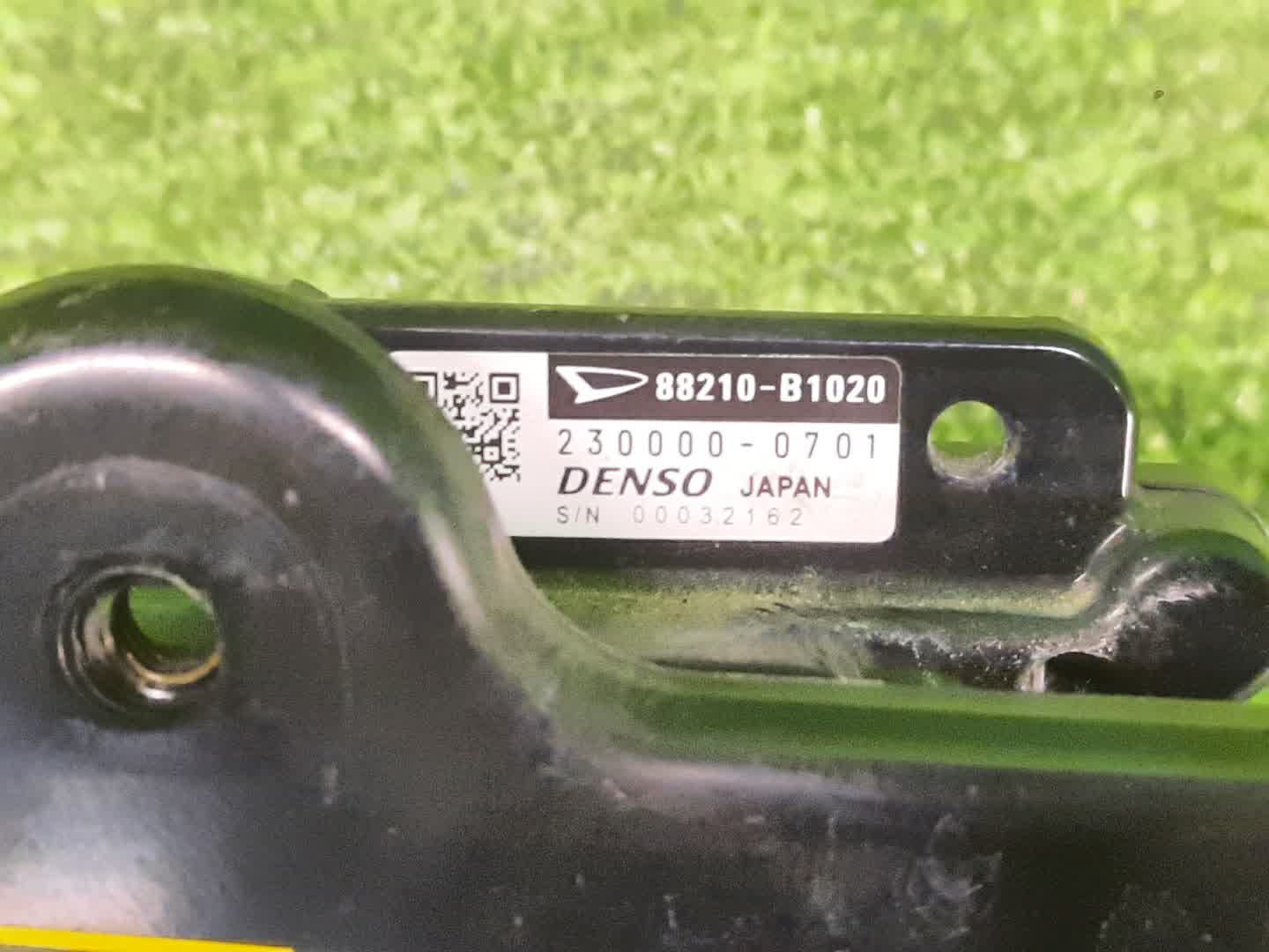 Радар-детектор TOYOTA TANK M900A 88210-B1020 3 ракурс