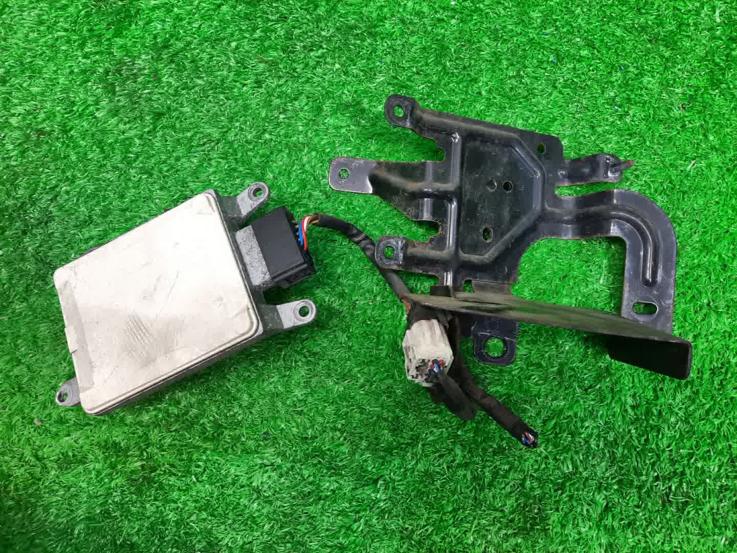 Радар-детектор MAZDA AXELA BL5FW G33D-67Y90G 3 ракурс