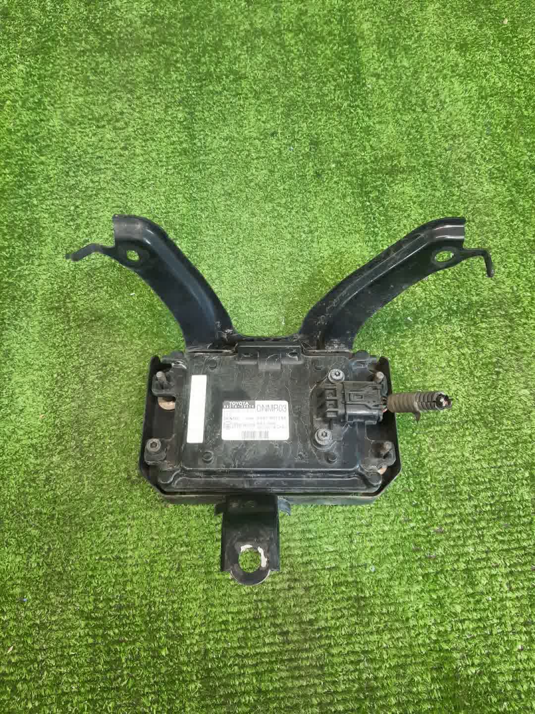 Радар-детектор TOYOTA CROWN MAJESTA UZS187 88210-30070 2 ракурс