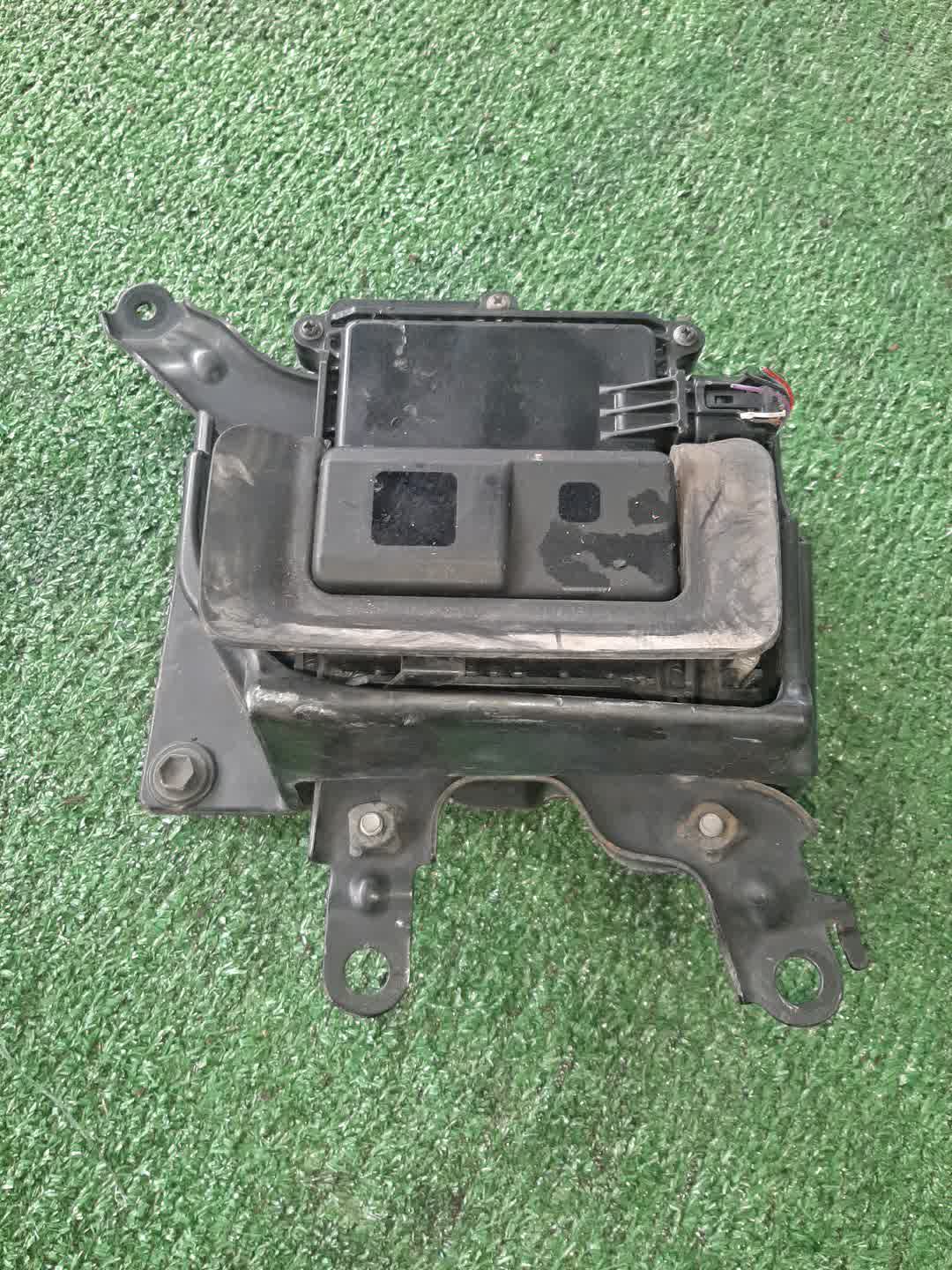 Радар-детектор TOYOTA TANK M900A 88210-B1020 1 ракурс
