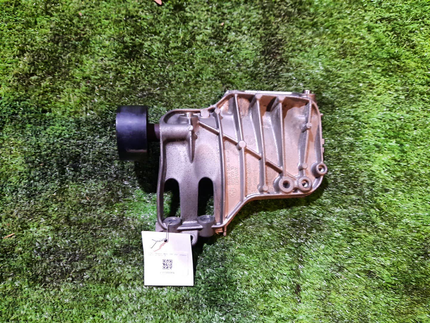Ролик обводной BMW 5-Series Gran Turismo F07 N55B30A 7585167-06 1 ракурс Ролик обводной BMW 5-Series Gran Turismo F07 N55B30A 7585167-06 1 ракурс