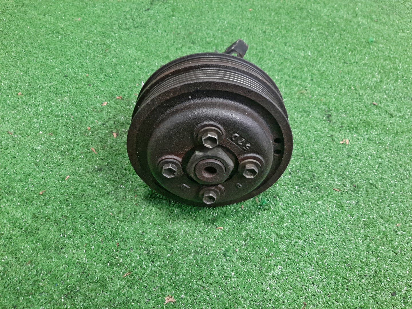 Ролик обводной TOYOTA ESTIMA EMINA CXR10G 3C-TE 2703 2 ракурс Ролик обводной TOYOTA ESTIMA EMINA CXR10G 3C-TE 2703 2 ракурс