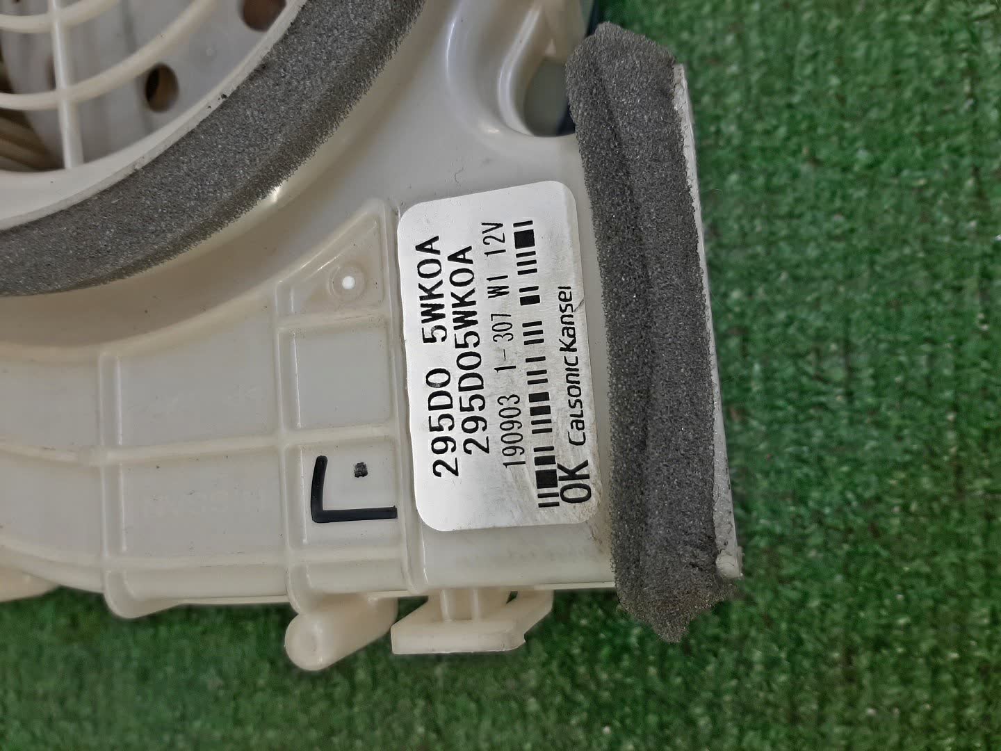 Мотор охлаждения батареи NISSAN NOTE HE12 282500-0560 2 ракурс Мотор охлаждения батареи NISSAN NOTE HE12 282500-0560 2 ракурс