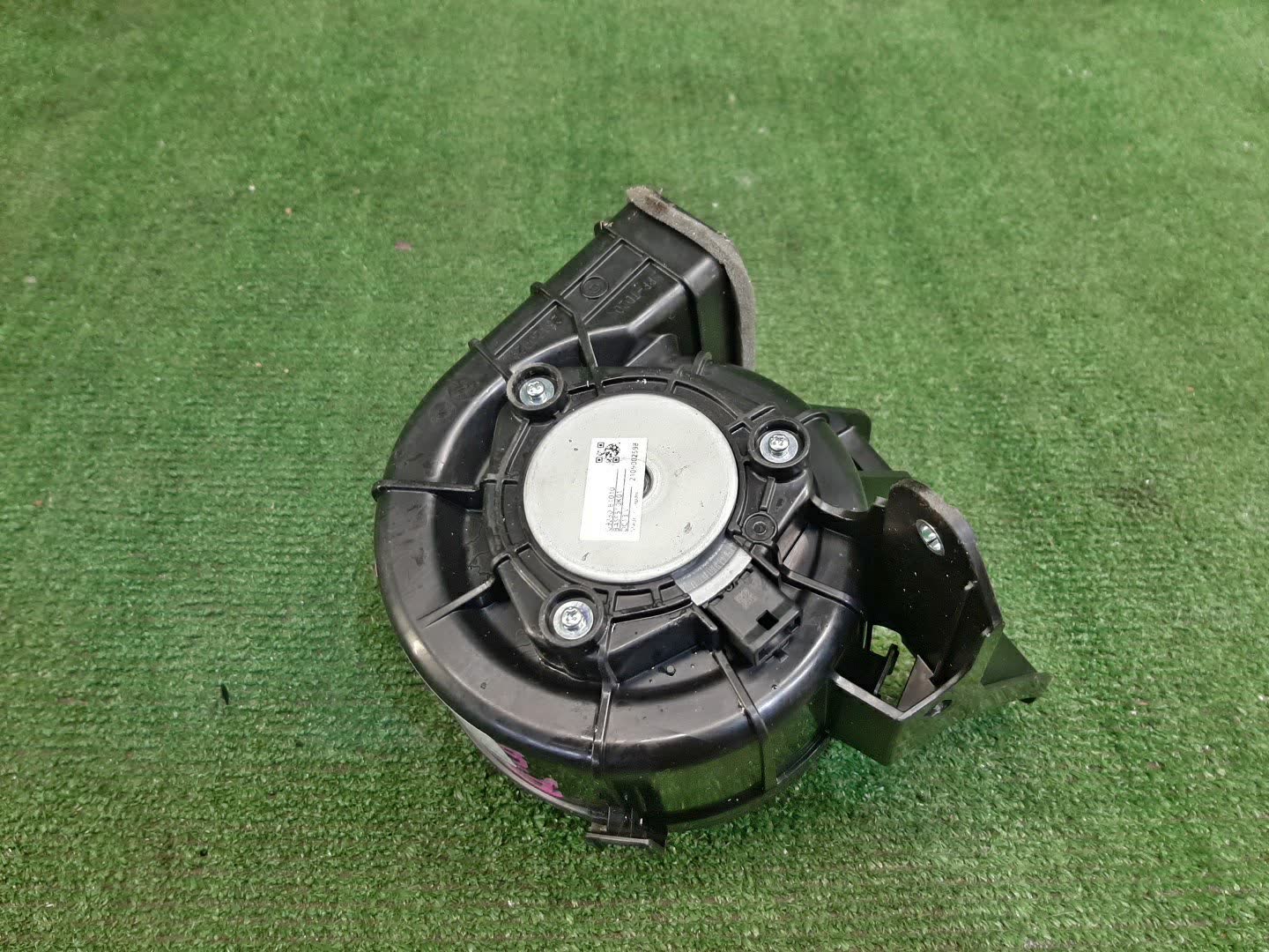 Мотор охлаждения батареи TOYOTA RAIZE A202A G9230B1010 1 ракурс