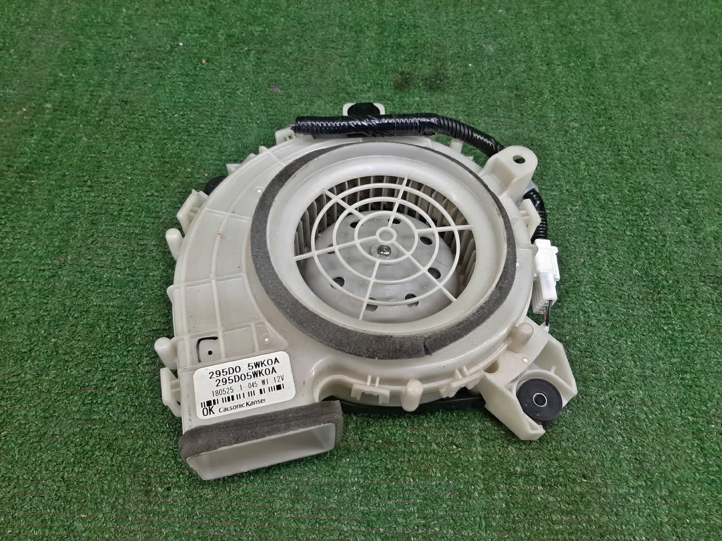 Мотор охлаждения батареи NISSAN NOTE HE12 295D05WK0A 3 ракурс