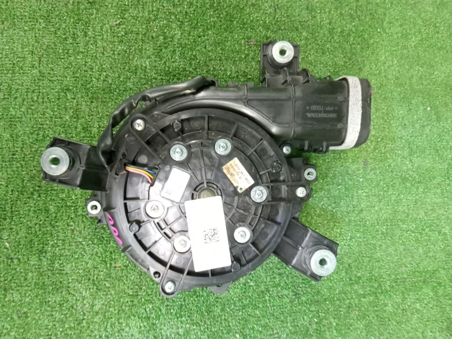 Мотор охлаждения батареи HONDA ACCORD CR6 1J810-5K1-0032 1 ракурс