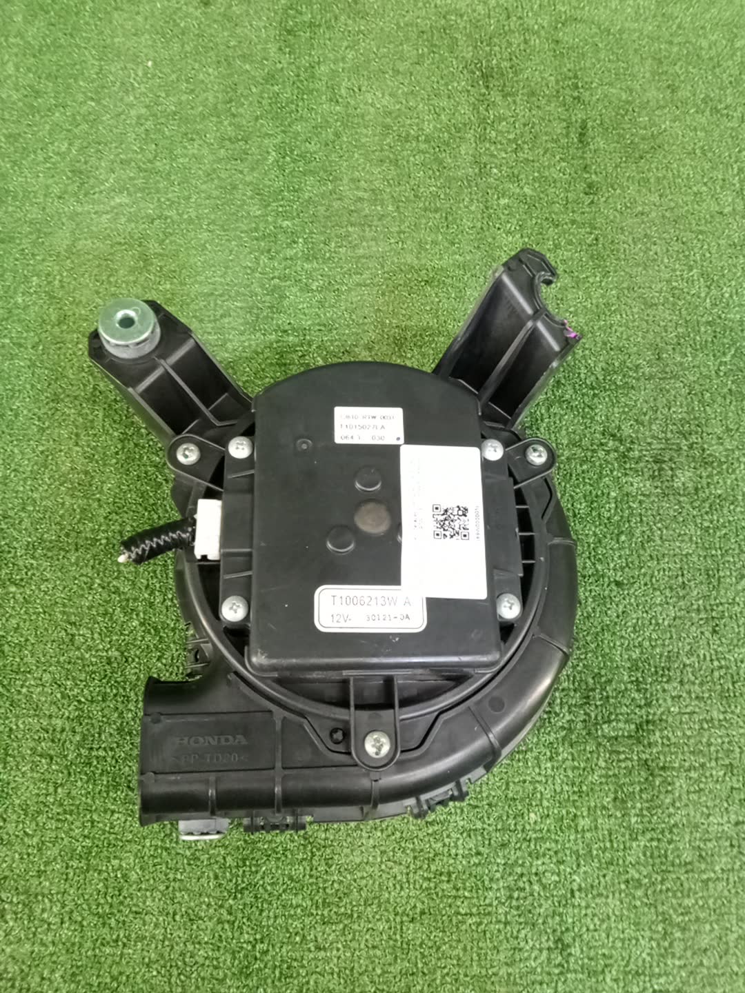 Мотор охлаждения батареи HONDA CR-Z ZF2 1J810-RTW-0031 2 ракурс