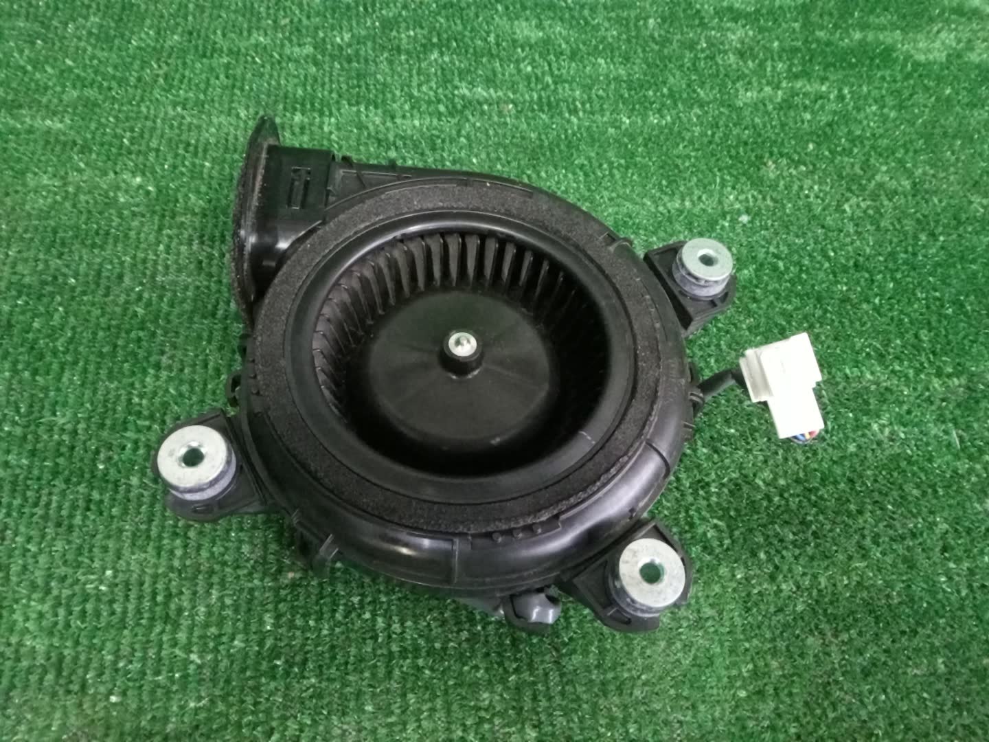 Мотор охлаждения батареи HONDA JADE FR4 1J810-5K9 3 ракурс