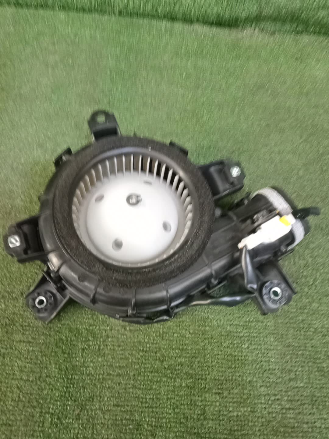Мотор охлаждения батареи HONDA ACCORD CR6 1J8105K1032 3 ракурс
