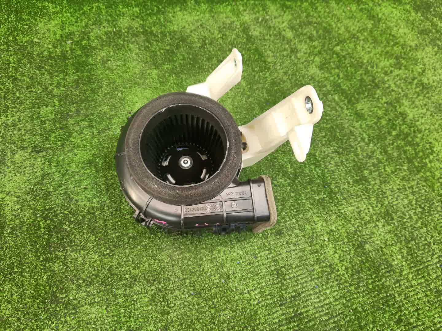 Мотор охлаждения батареи TOYOTA YARIS MXPH10 G9230-K0021 1 ракурс