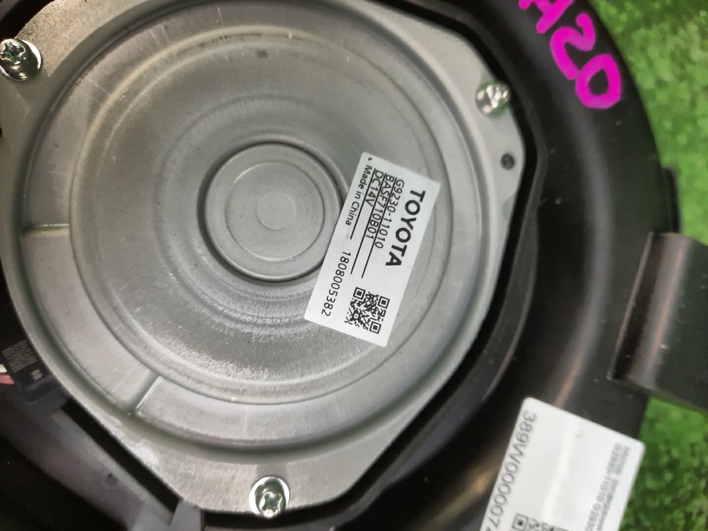 Мотор охлаждения батареи TOYOTA CROWN AZSH20 G2930-11010 2 ракурс Мотор охлаждения батареи TOYOTA CROWN AZSH20 G2930-11010 2 ракурс