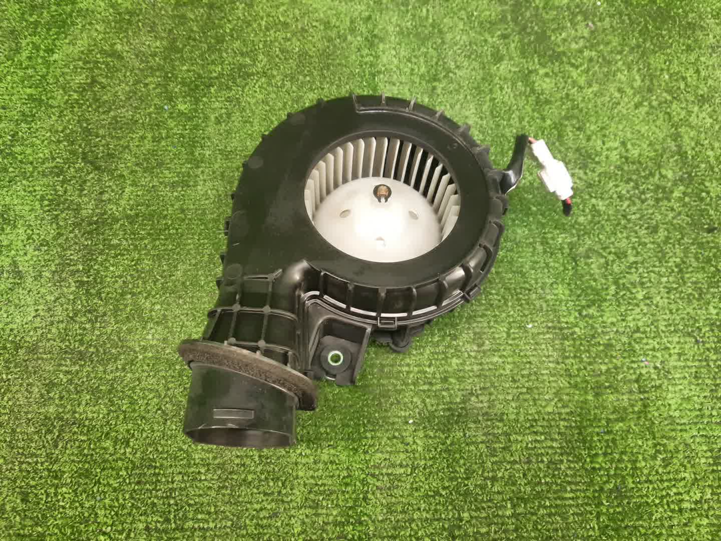 Мотор охлаждения батареи HONDA CIVIC FD3 T1006213W 2 ракурс