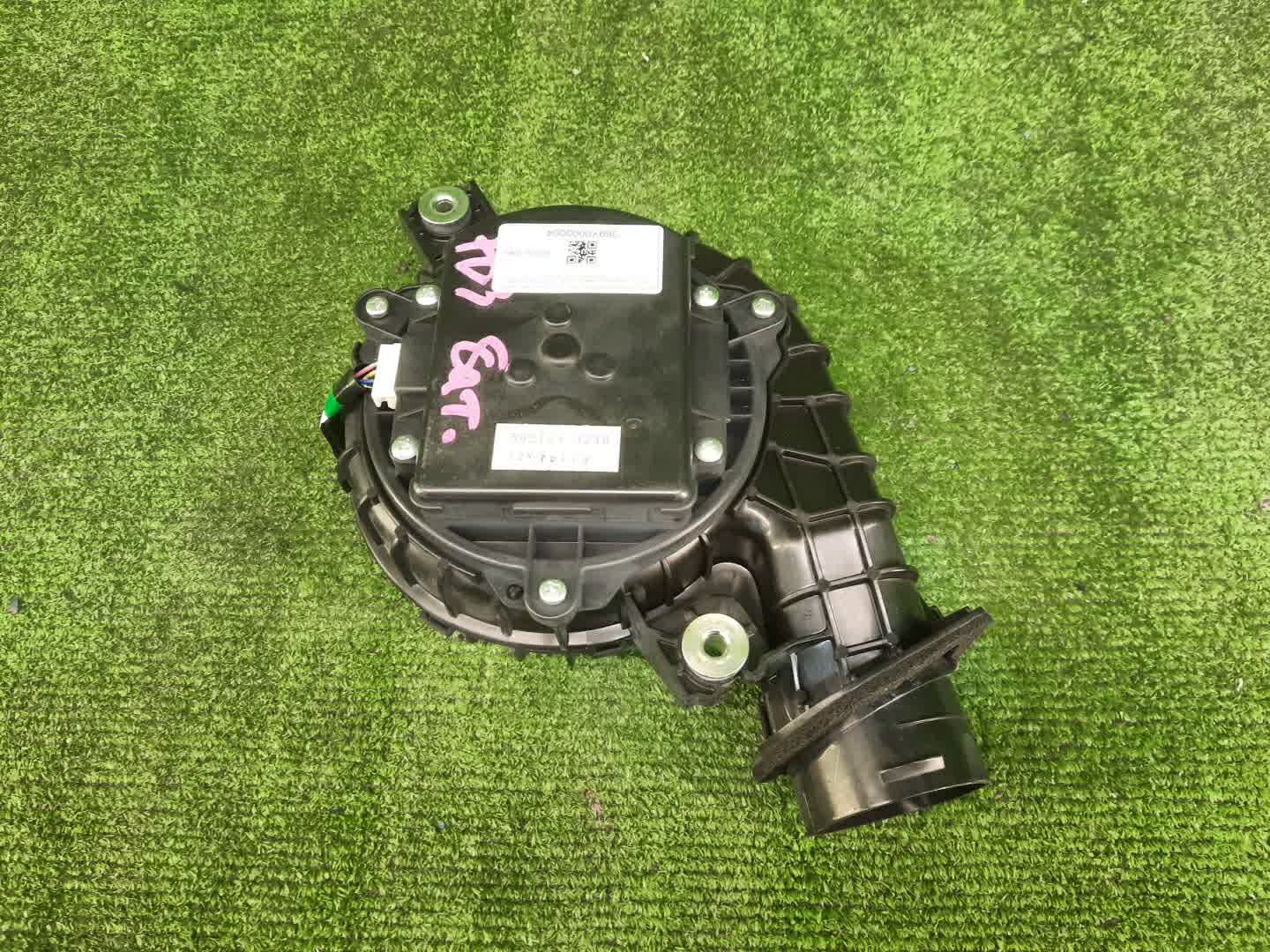 Мотор охлаждения батареи HONDA CIVIC FD3 502725-3240 1 ракурс
