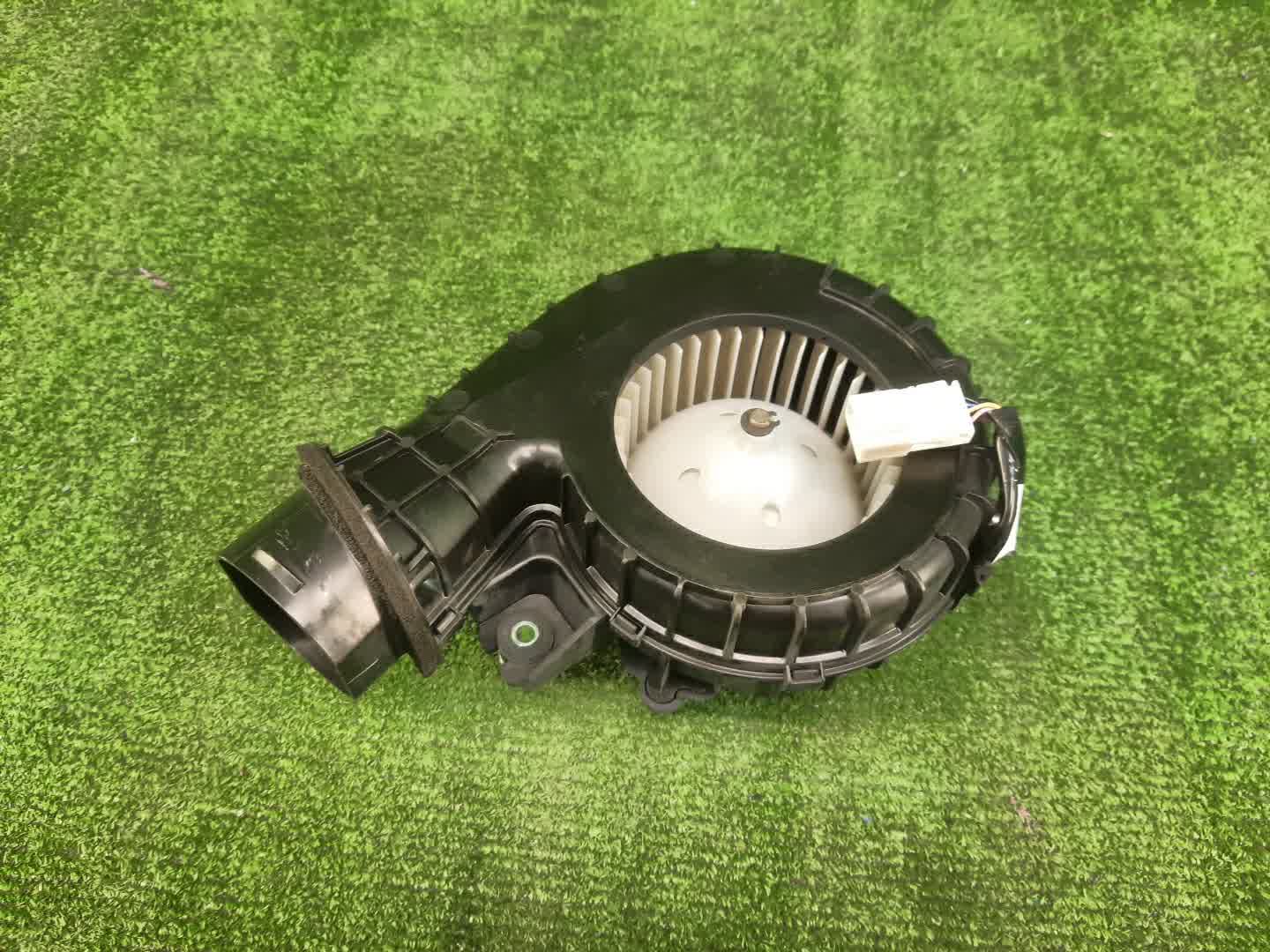 Мотор охлаждения батареи HONDA CIVIC FD3 502725-3240 3 ракурс