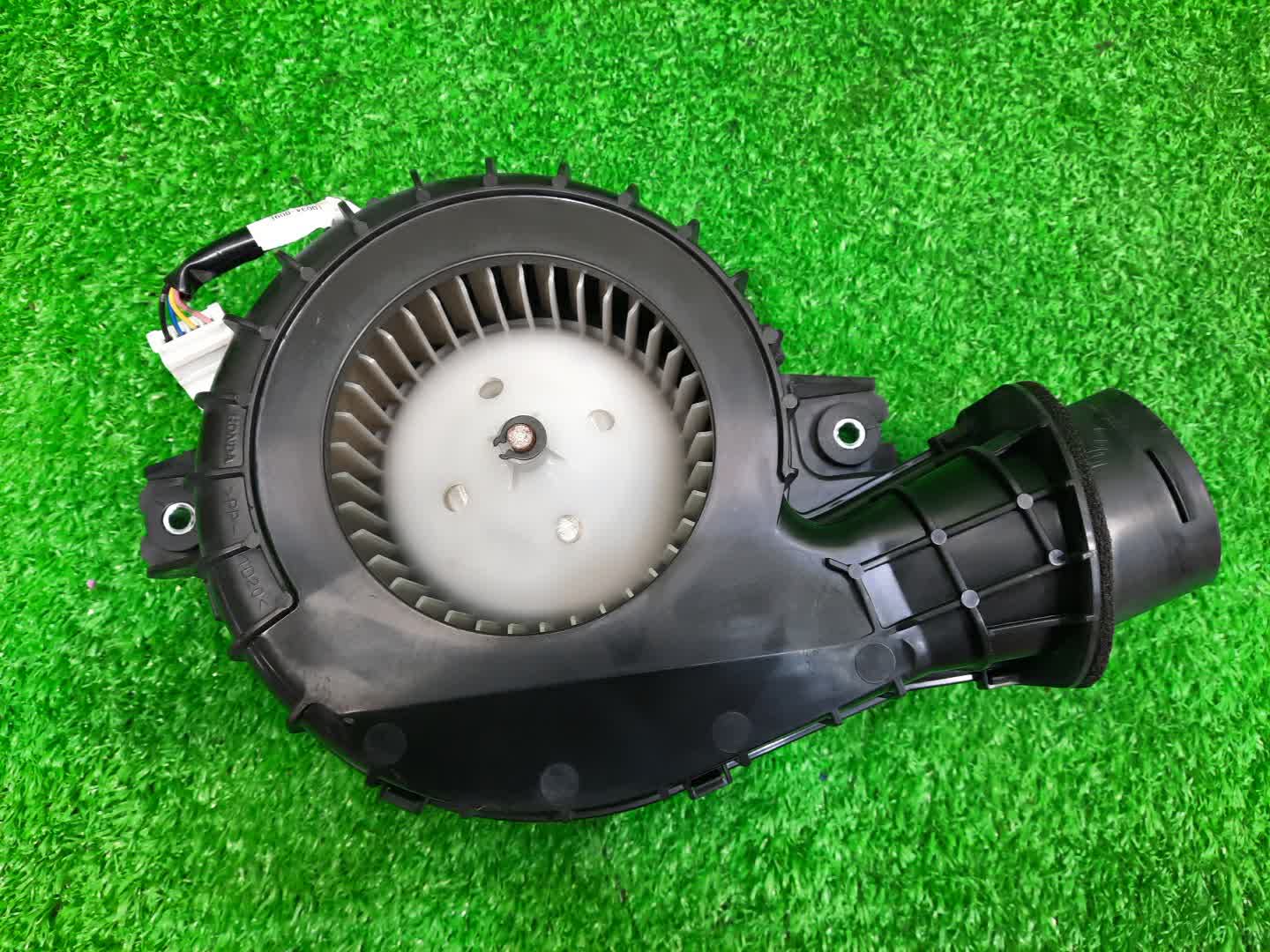 Мотор охлаждения батареи HONDA CIVIC FD3 T1006213W 2 ракурс