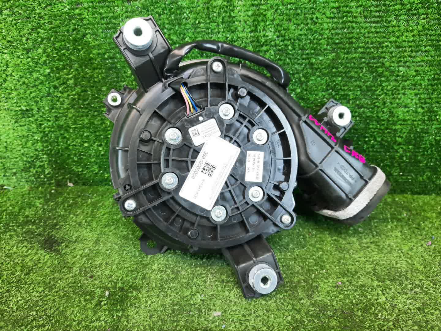 Мотор охлаждения батареи HONDA ACCORD CR6 1J810-5K1-0032 1 ракурс