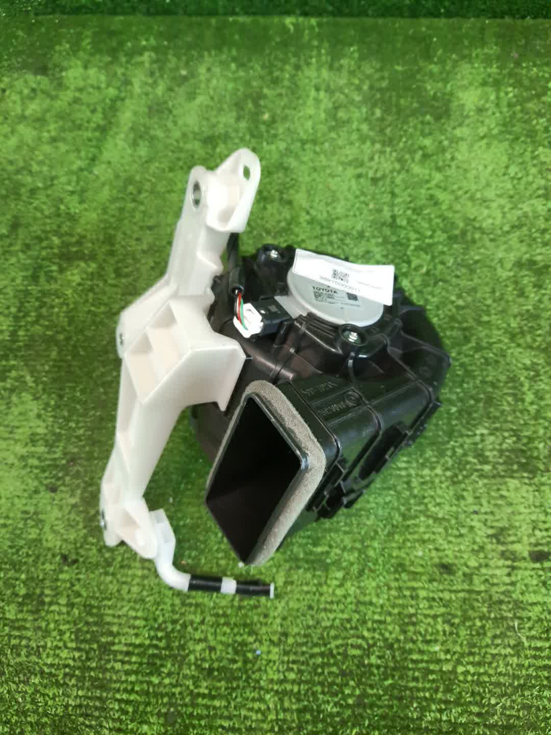Мотор охлаждения батареи TOYOTA AQUA MXPK11 G9230-K0021 1 ракурс Мотор охлаждения батареи TOYOTA AQUA MXPK11 G9230-K0021 1 ракурс