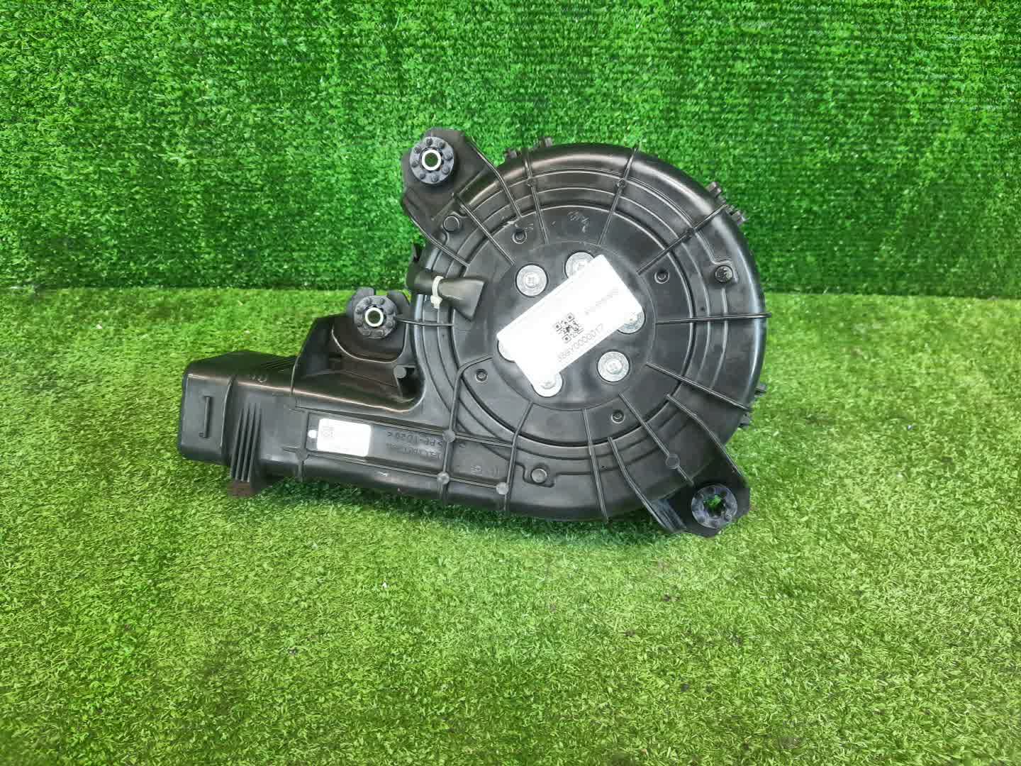 Мотор охлаждения батареи HONDA FIT GP5 1J810-5P6-0032 1 ракурс