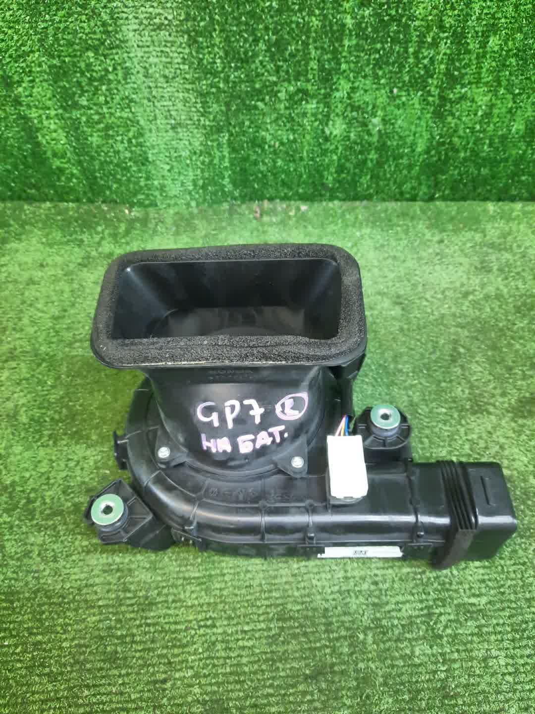 Мотор охлаждения батареи HONDA SHUTTLE GP7 1J810-5P6-0032 1 ракурс