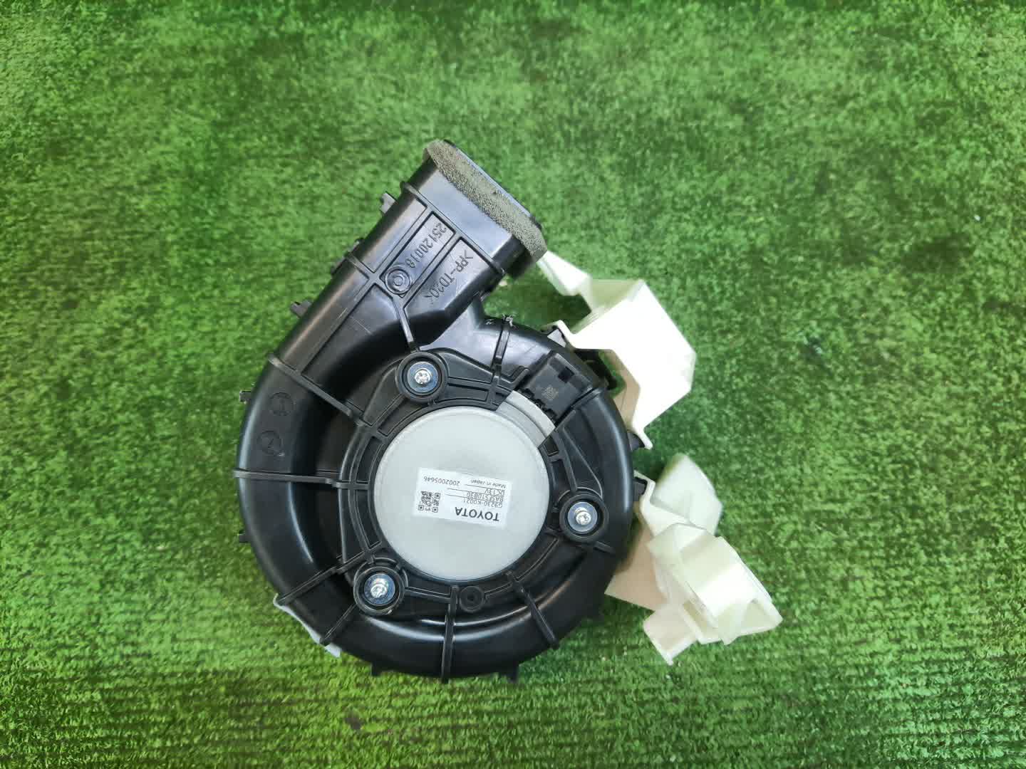Мотор охлаждения батареи TOYOTA YARIS MXPH10 G9230-K0021 2 ракурс