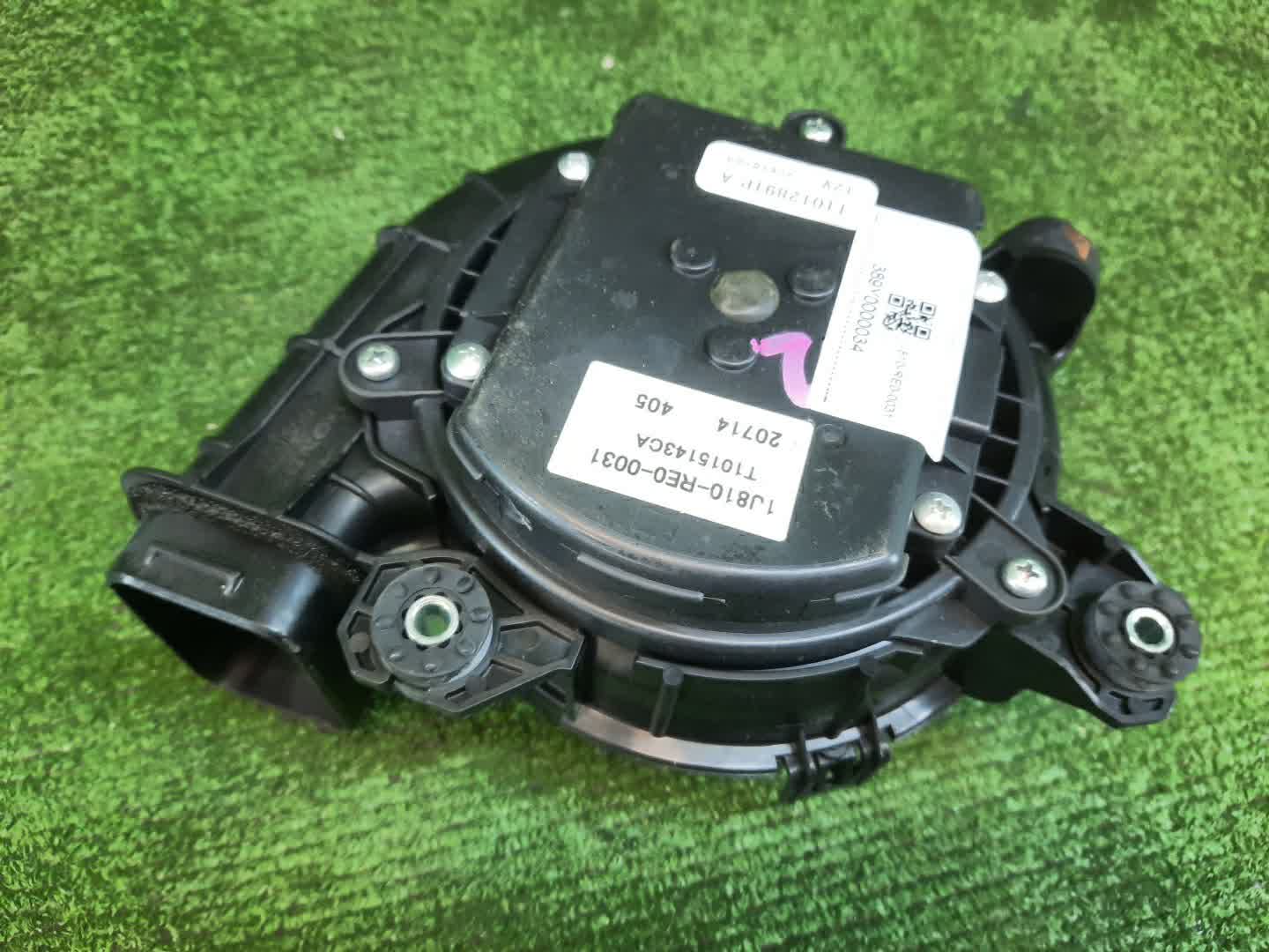Мотор охлаждения батареи HONDA FIT GP1 1J810-RE0-0031 1 ракурс