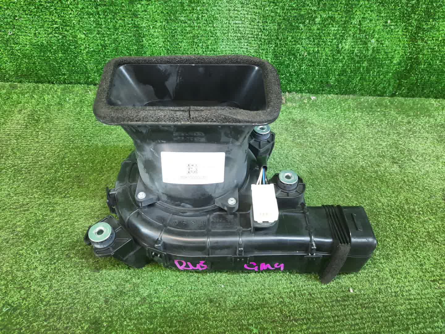 Мотор охлаждения батареи HONDA GRACE GM4 1J810-5P6-0032 1 ракурс