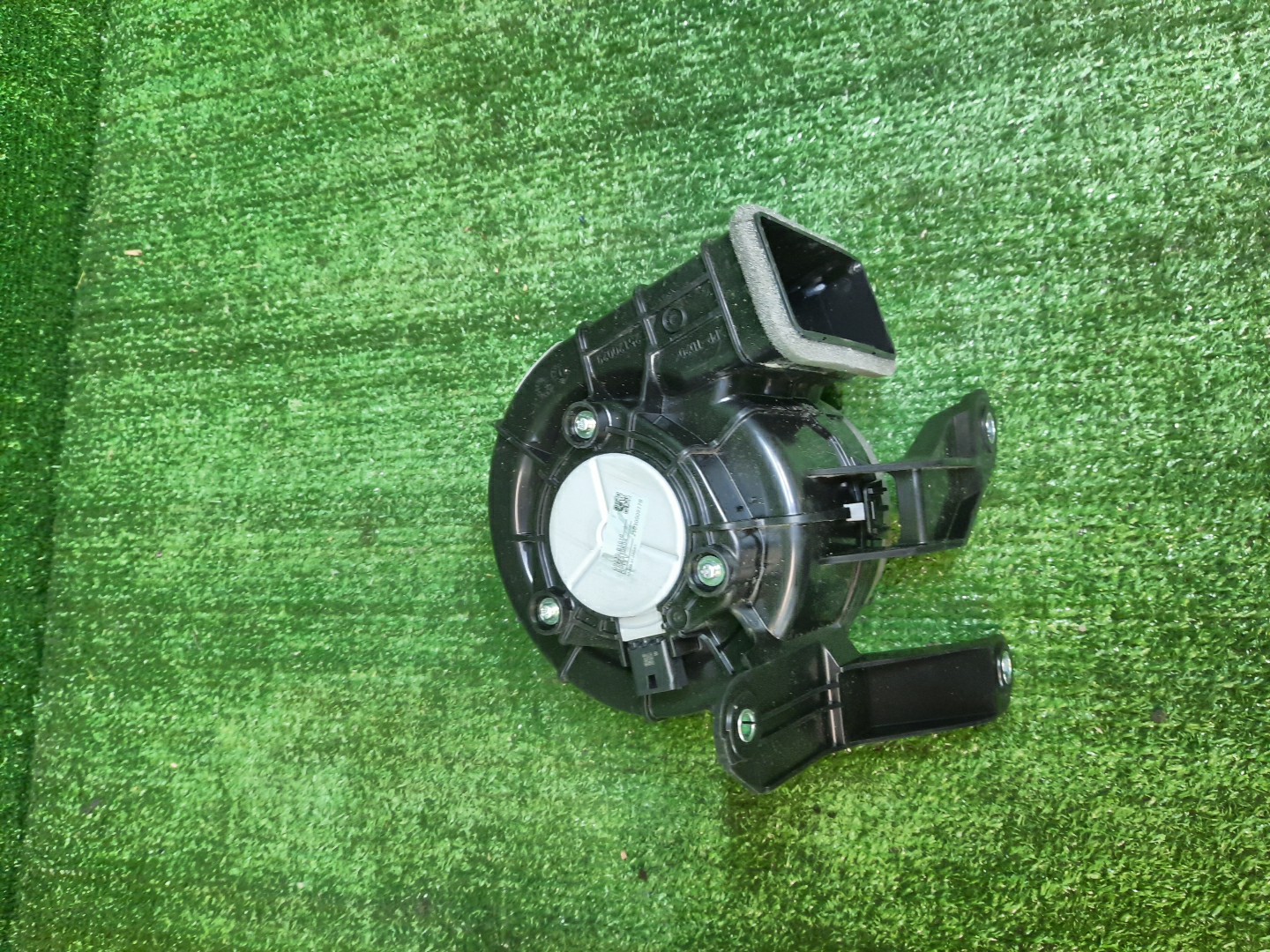 Мотор охлаждения батареи TOYOTA RAIZE A202A G9230-B1010 2 ракурс