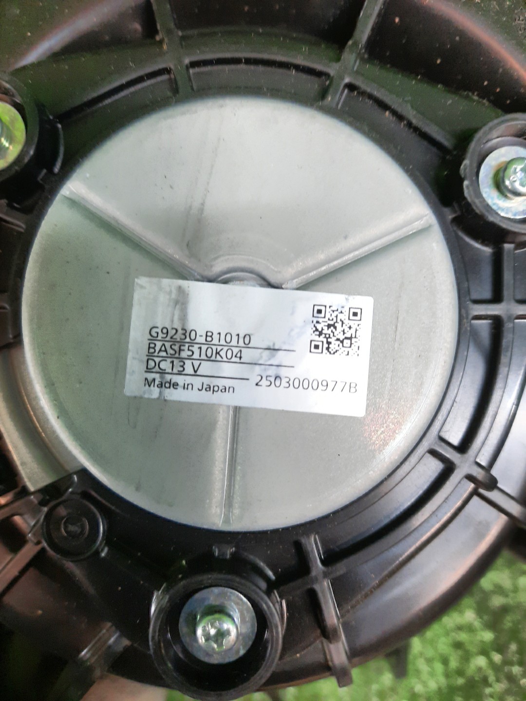 Мотор охлаждения батареи TOYOTA RAIZE A202A G9230-B1010 3 ракурс